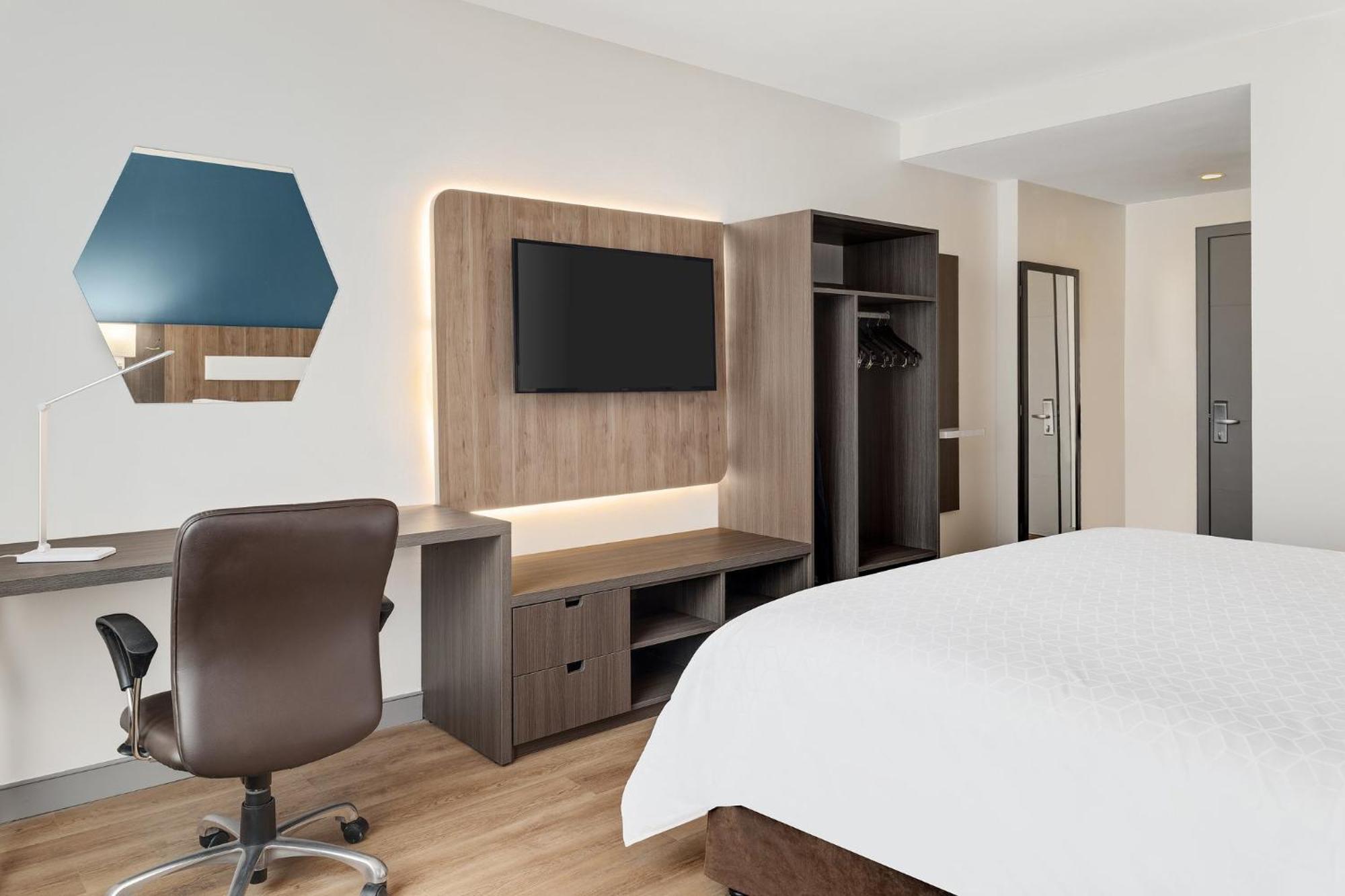 Standard King Room - Accessible