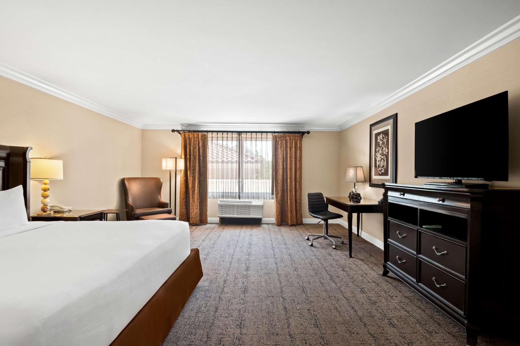 King Room with Roll-in Shower - Disability Access/Non-Smoking,1710347164:JPEG