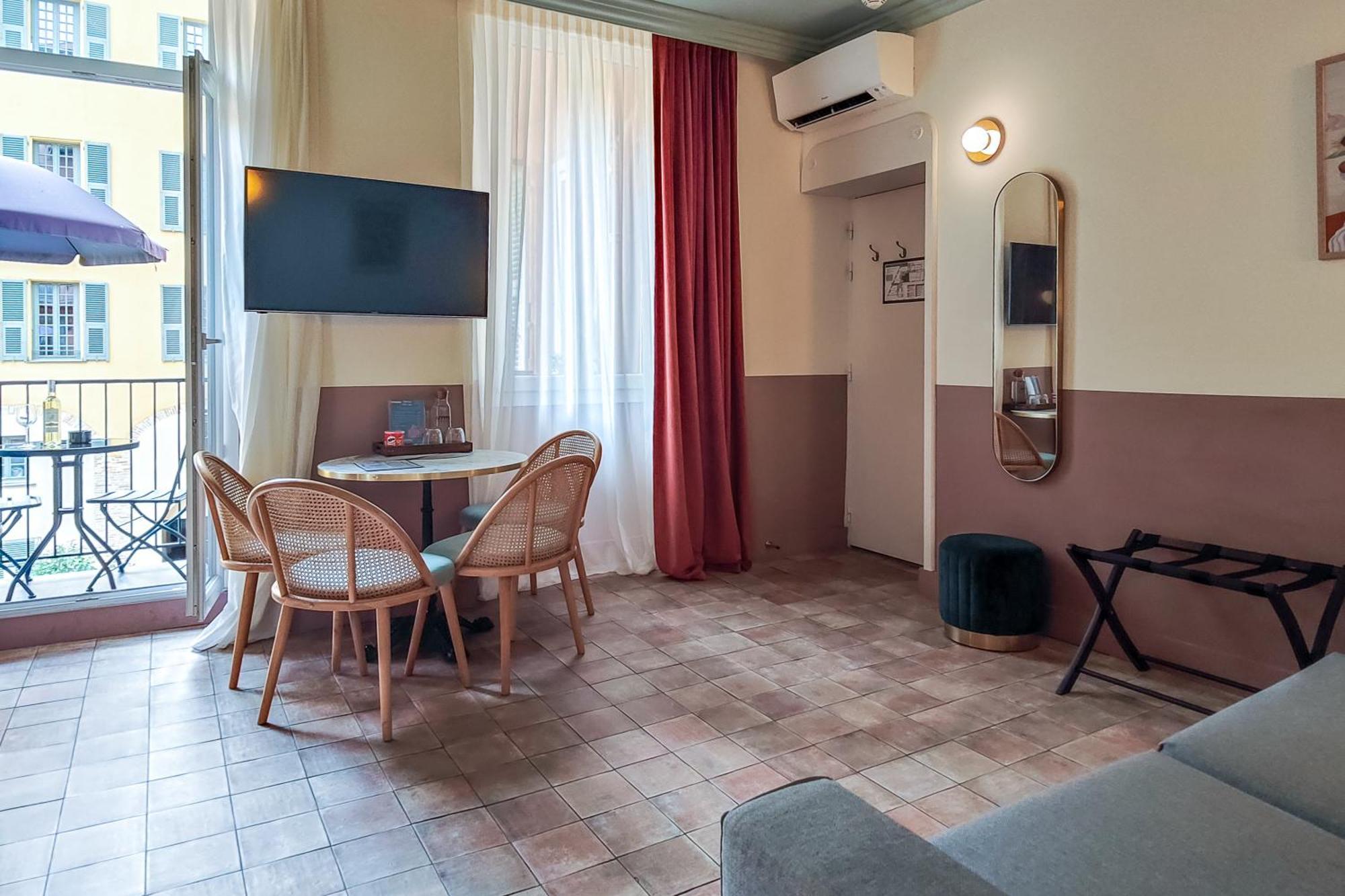 Junior Suite Balcony Courtyard side