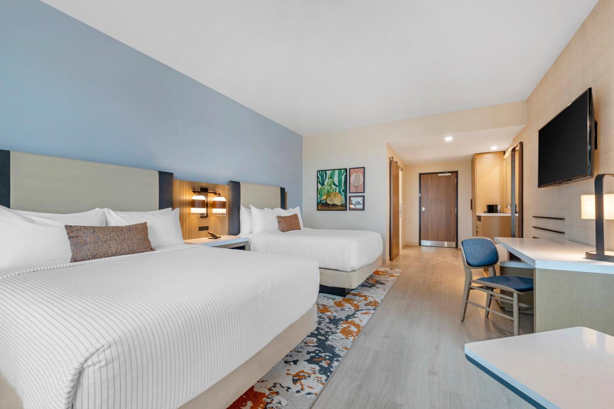 Quadruple Room with Two Queen Beds and Roll-In Shower - Disability Access/Non Smoking