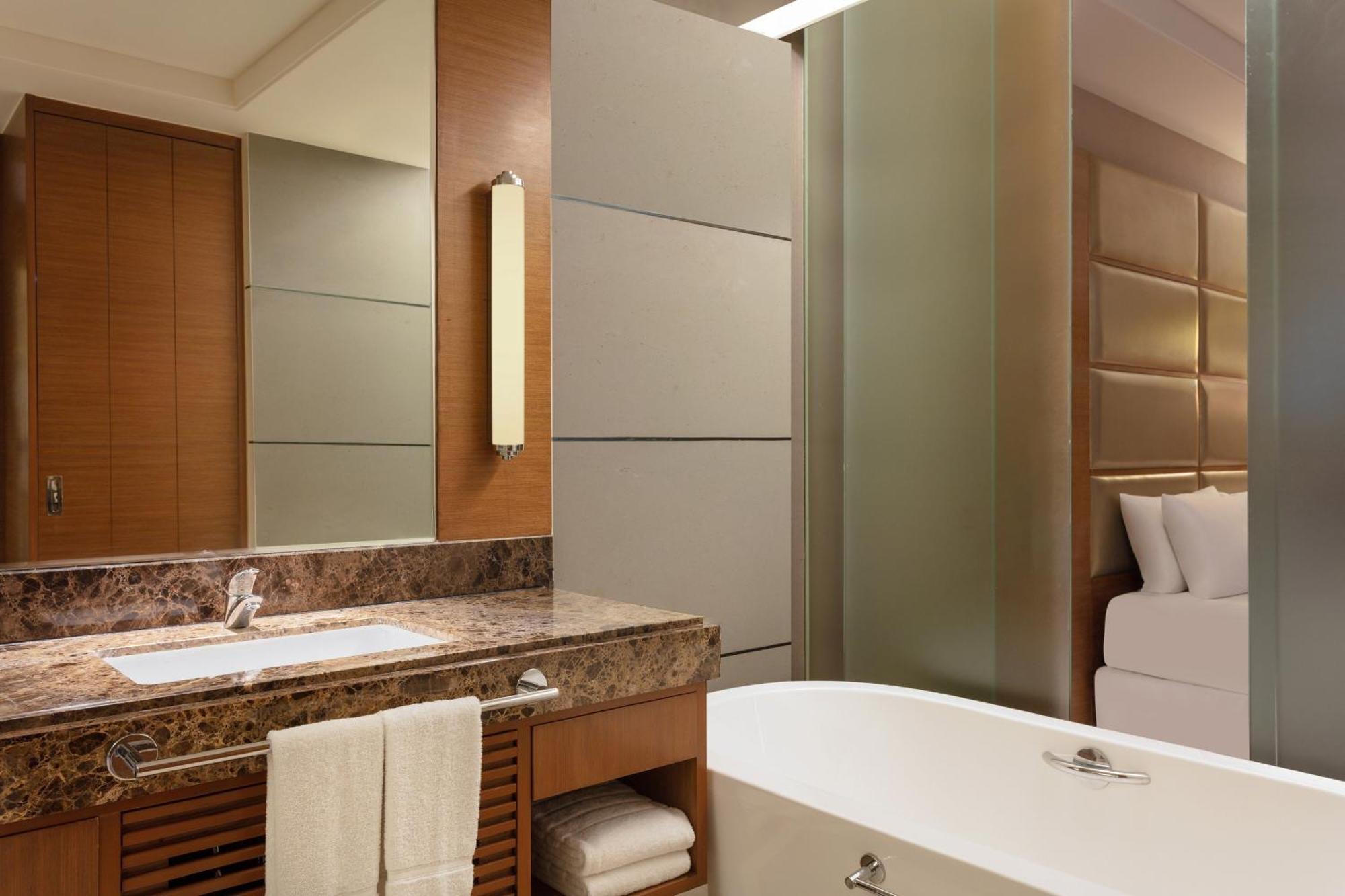 Suite Executive Lounge Access