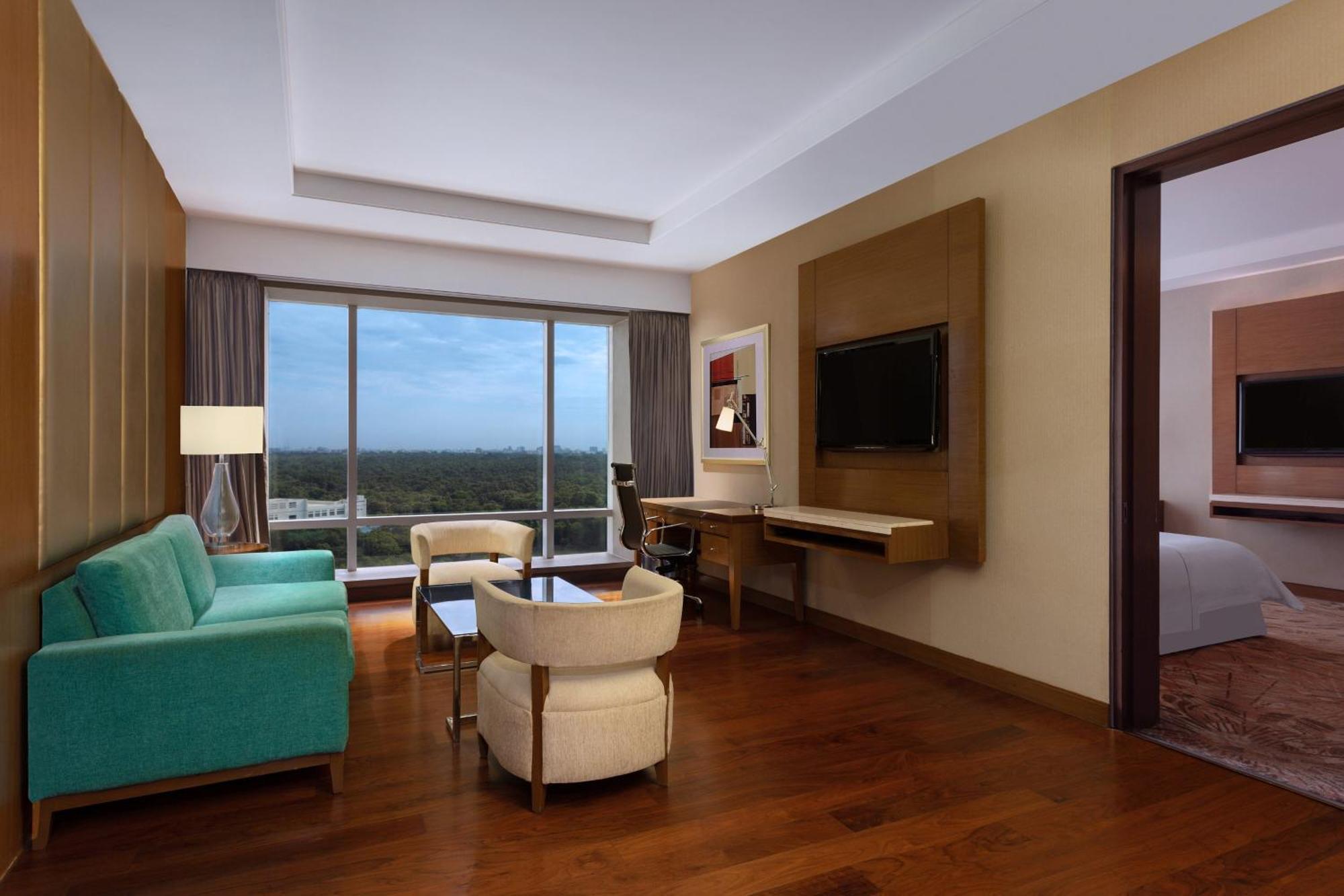 Suite Executive Lounge Access