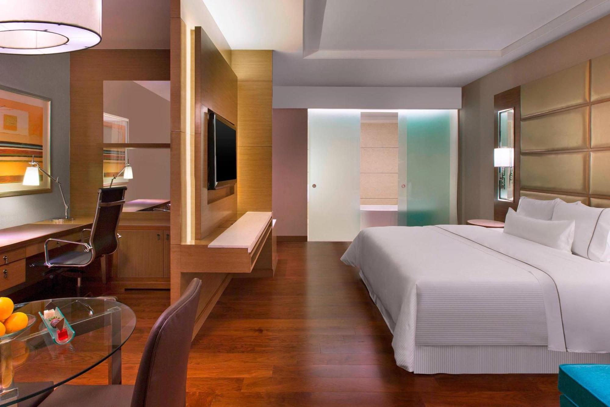 Studio Suite Executive Lounge Access