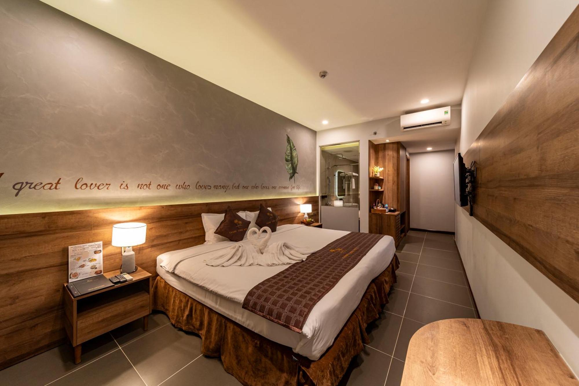 Deluxe King Room