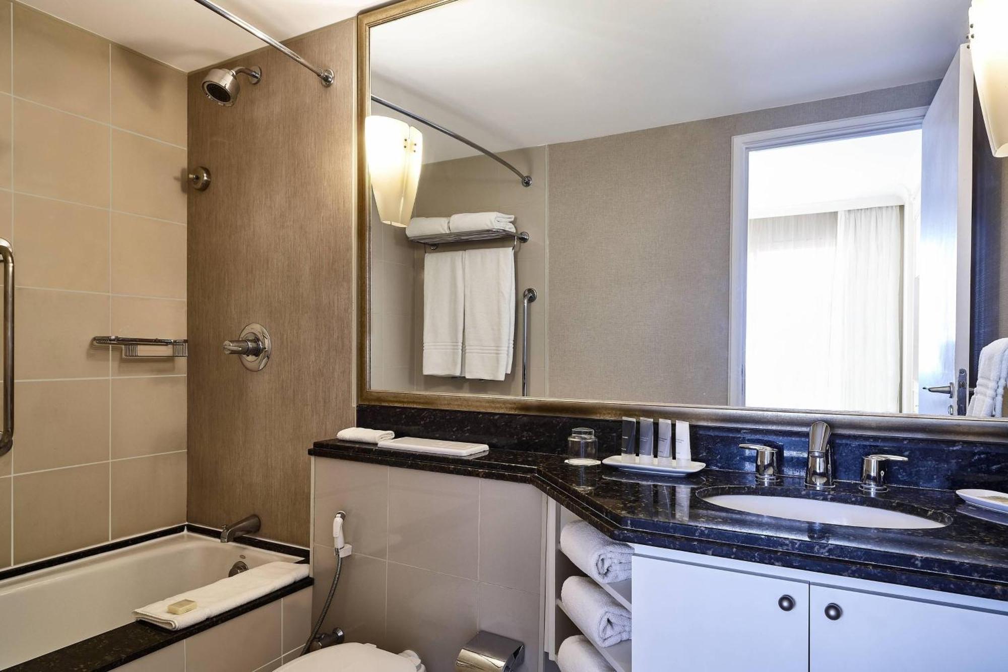 Two-Bedroom Apartment with Balcony and City View