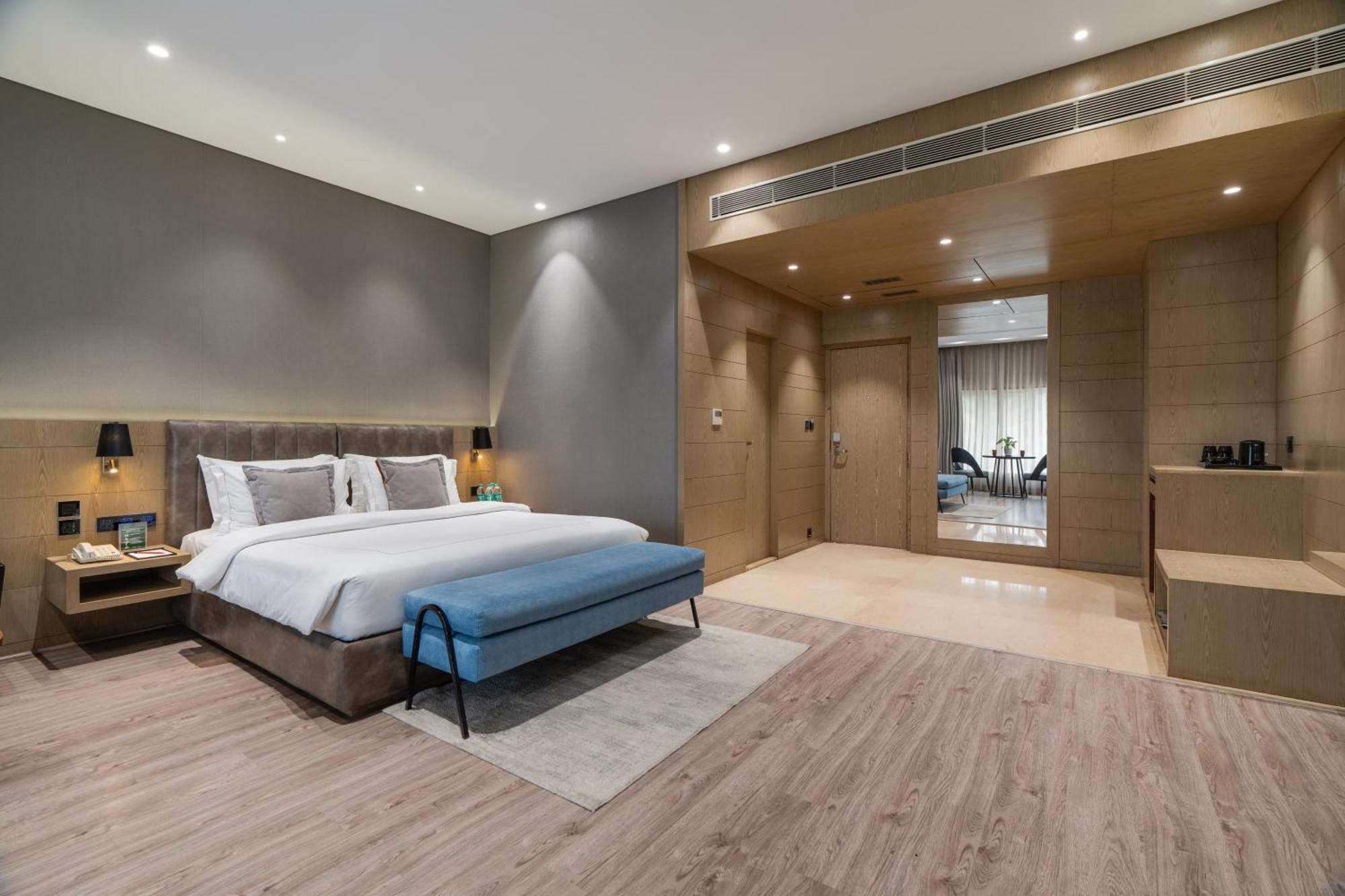Deluxe King Room