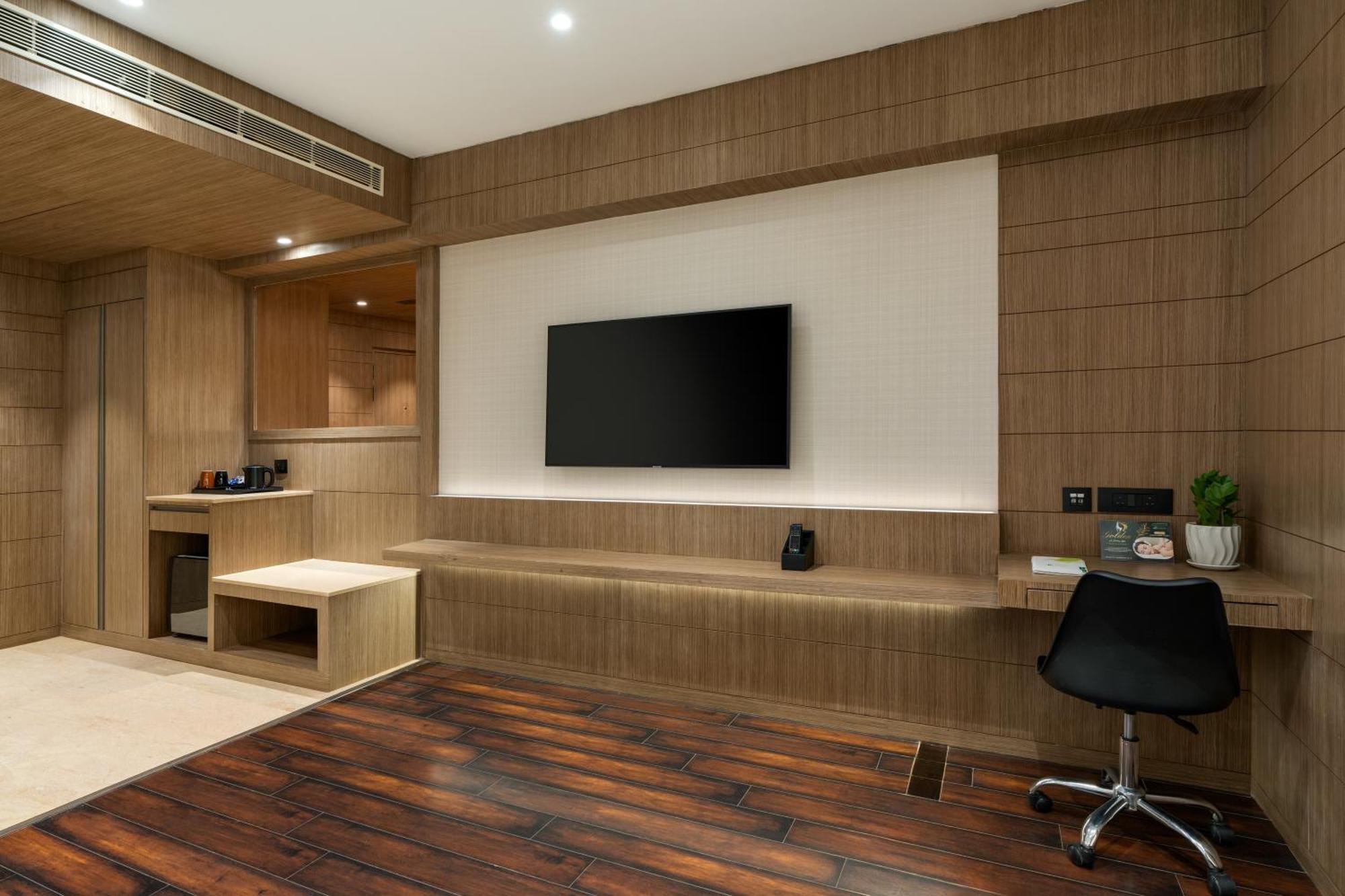 Superior King Room