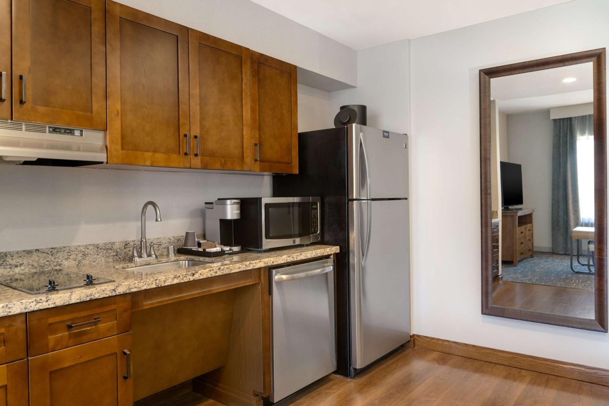 One-Bedroom King Suite Bathtub Accessible or Non-Smoking