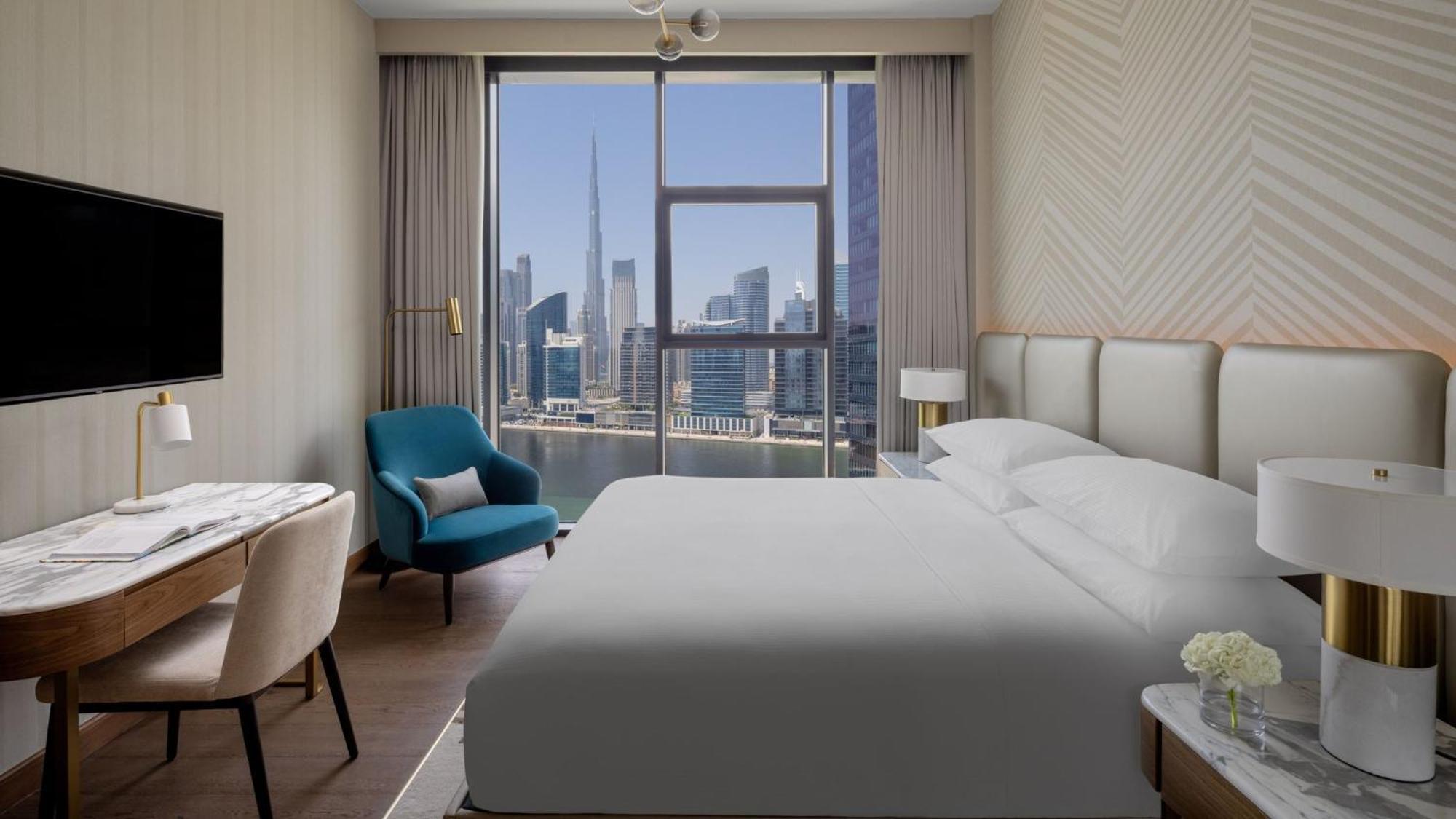 Two-Bedroom Suite Balcony Canal View High Floor