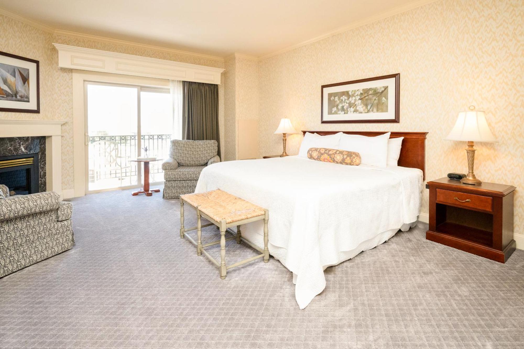 Deluxe King Room