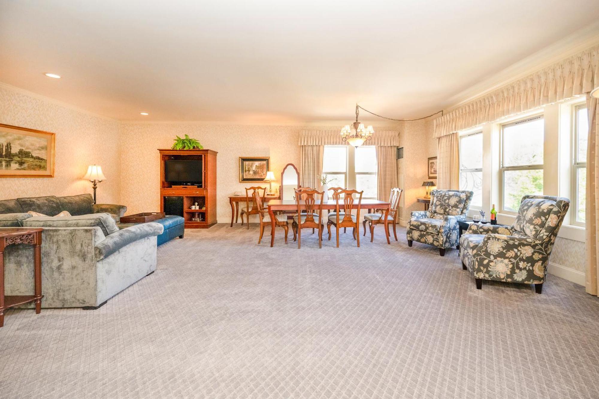 One-Bedroom King Suite