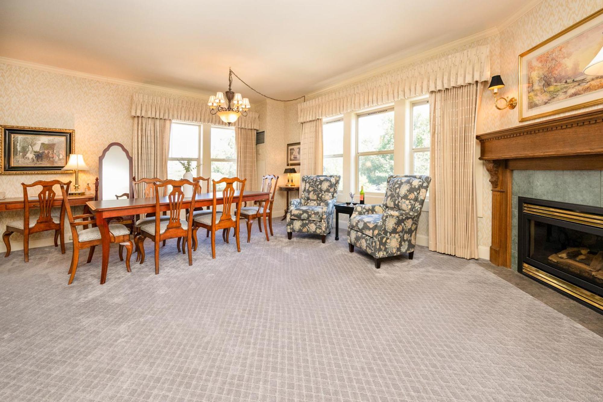 One-Bedroom King Suite