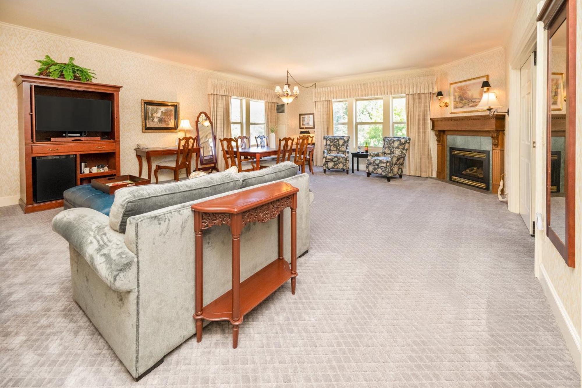 One-Bedroom King Suite