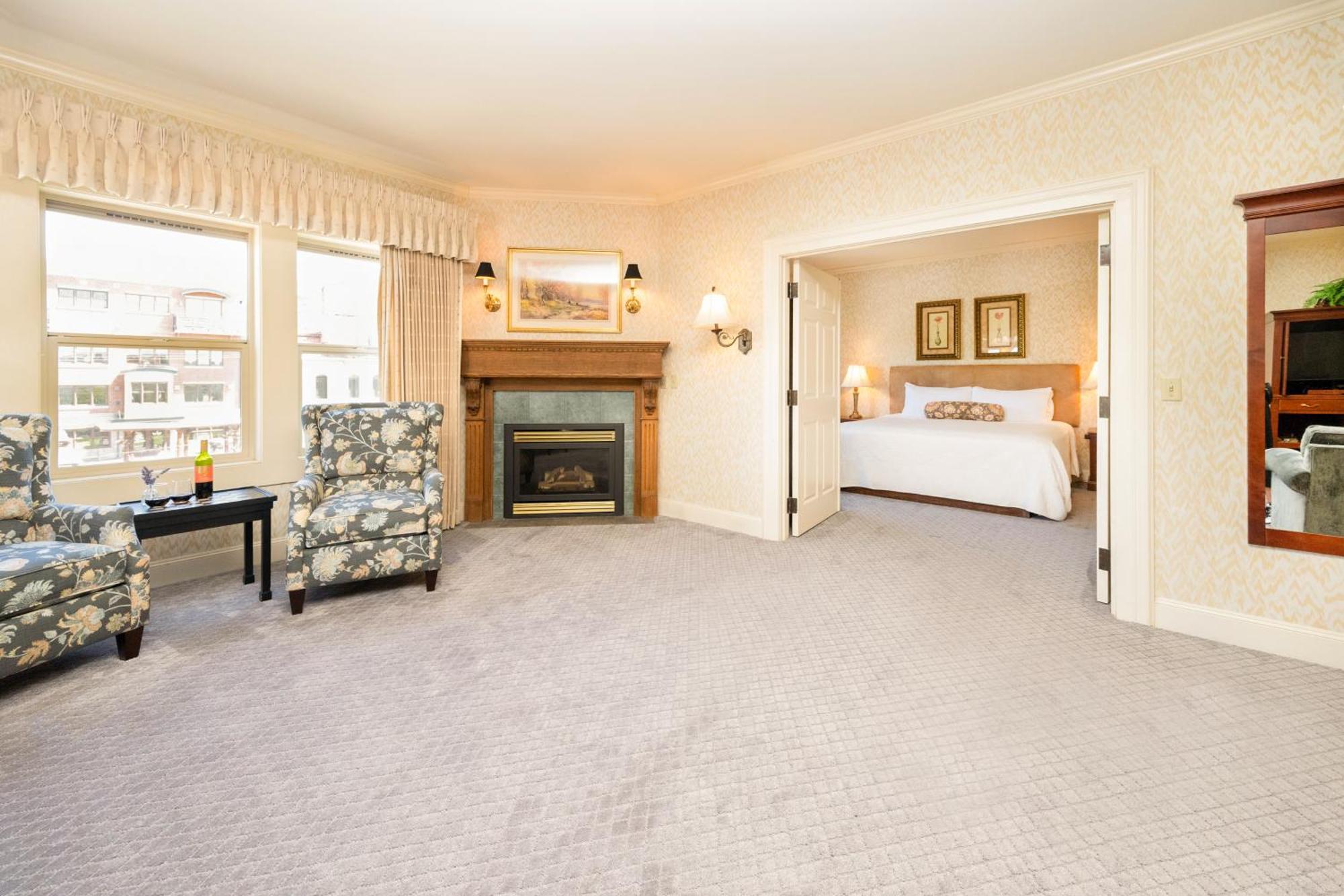 One-Bedroom King Suite