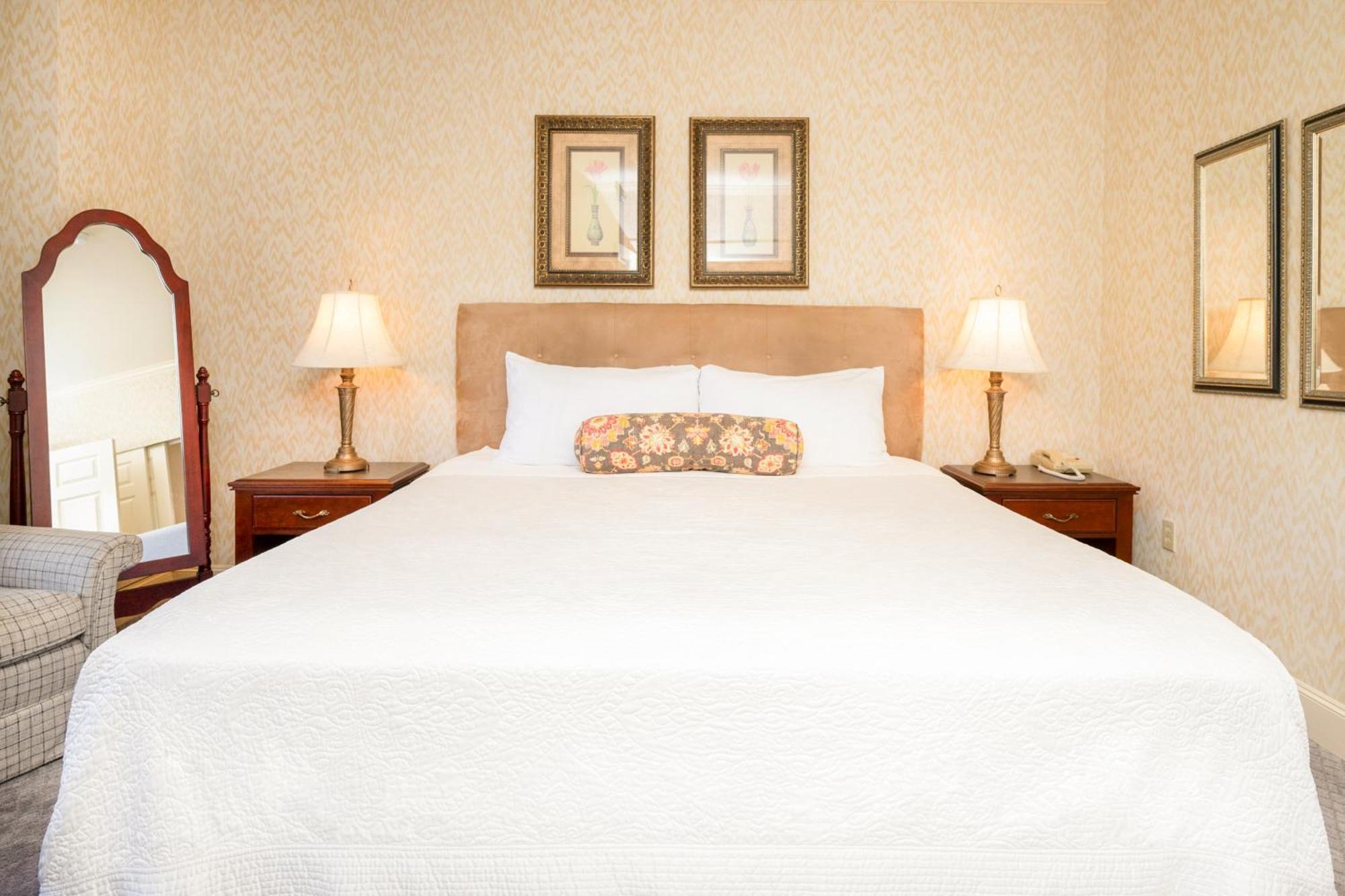 One-Bedroom King Suite