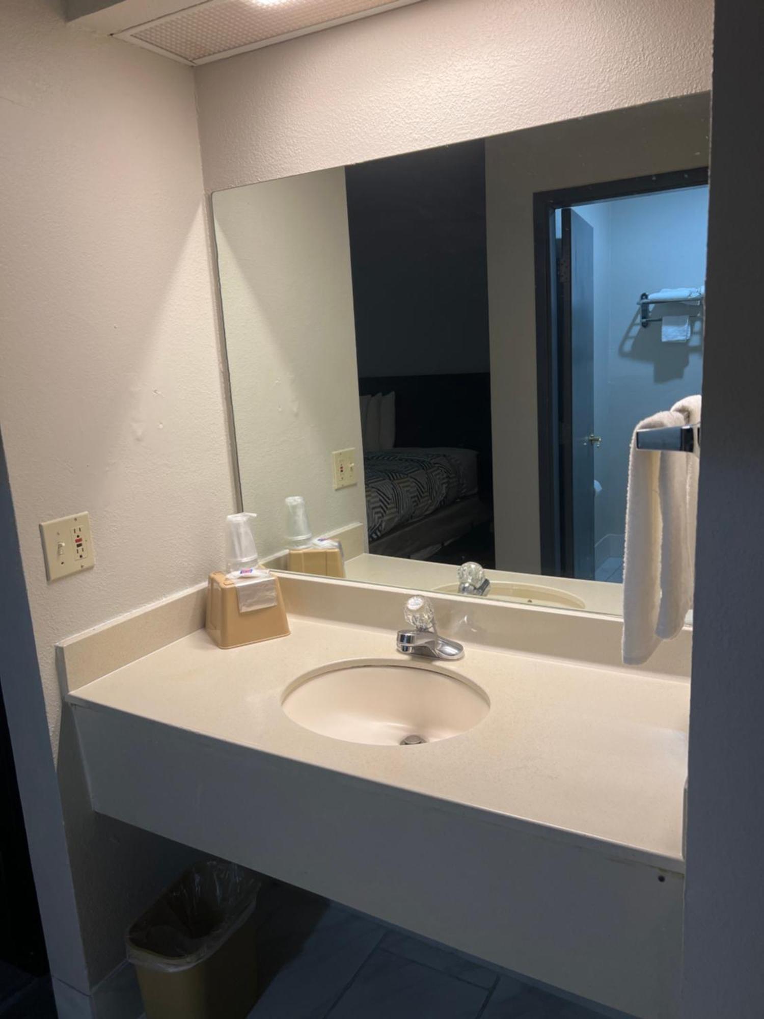 2 Queen Beds | Non-Smoking Micfridge