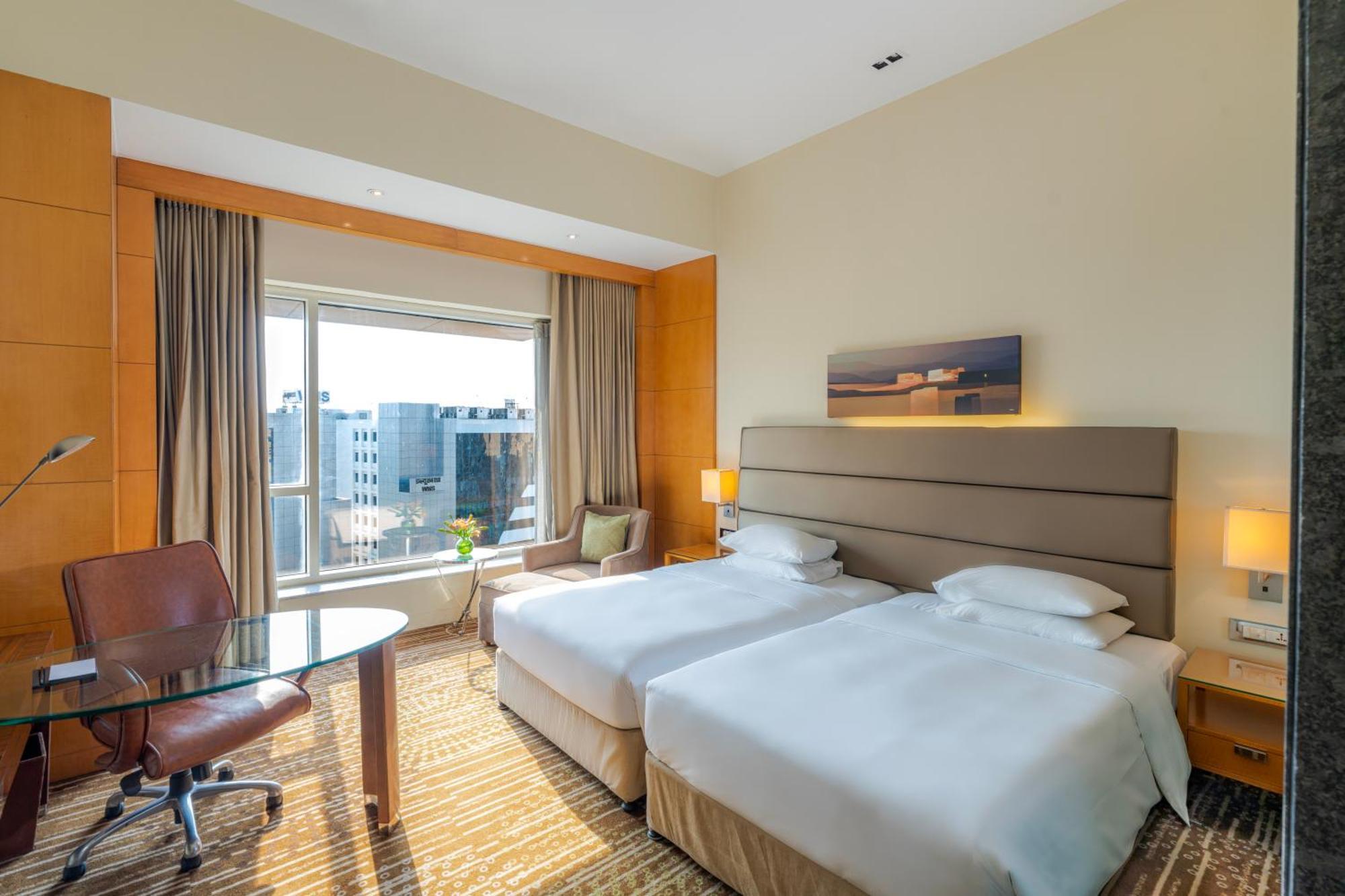 2 Twin Beds Club Access Complimentary One Way Airport Transfer on Food & Beverages Services