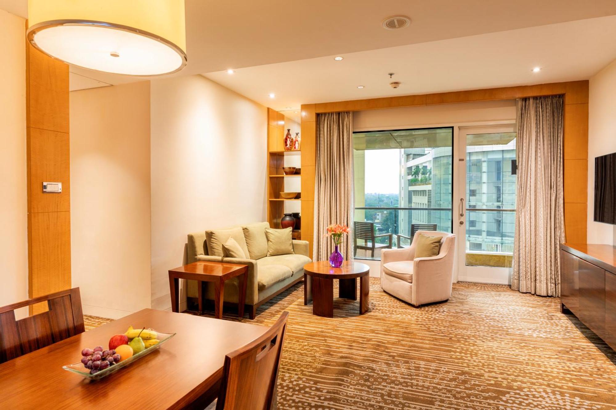 Regency Suite Club Access Complimentary One Way Airport Transfer on Food & Beverages Services