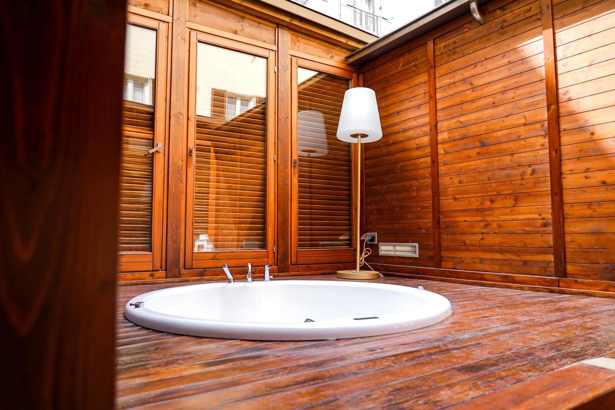 King Suite Spa Bath