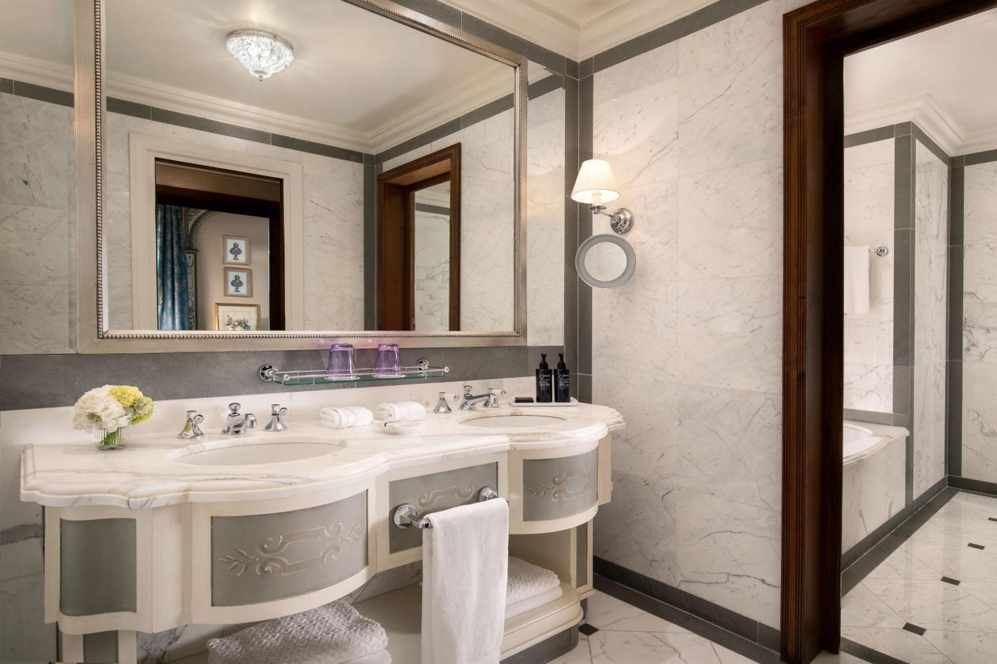 Royal, Suite, 1 King