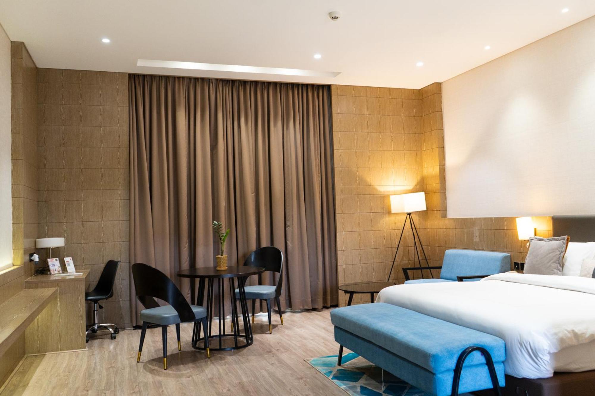 Deluxe King Room