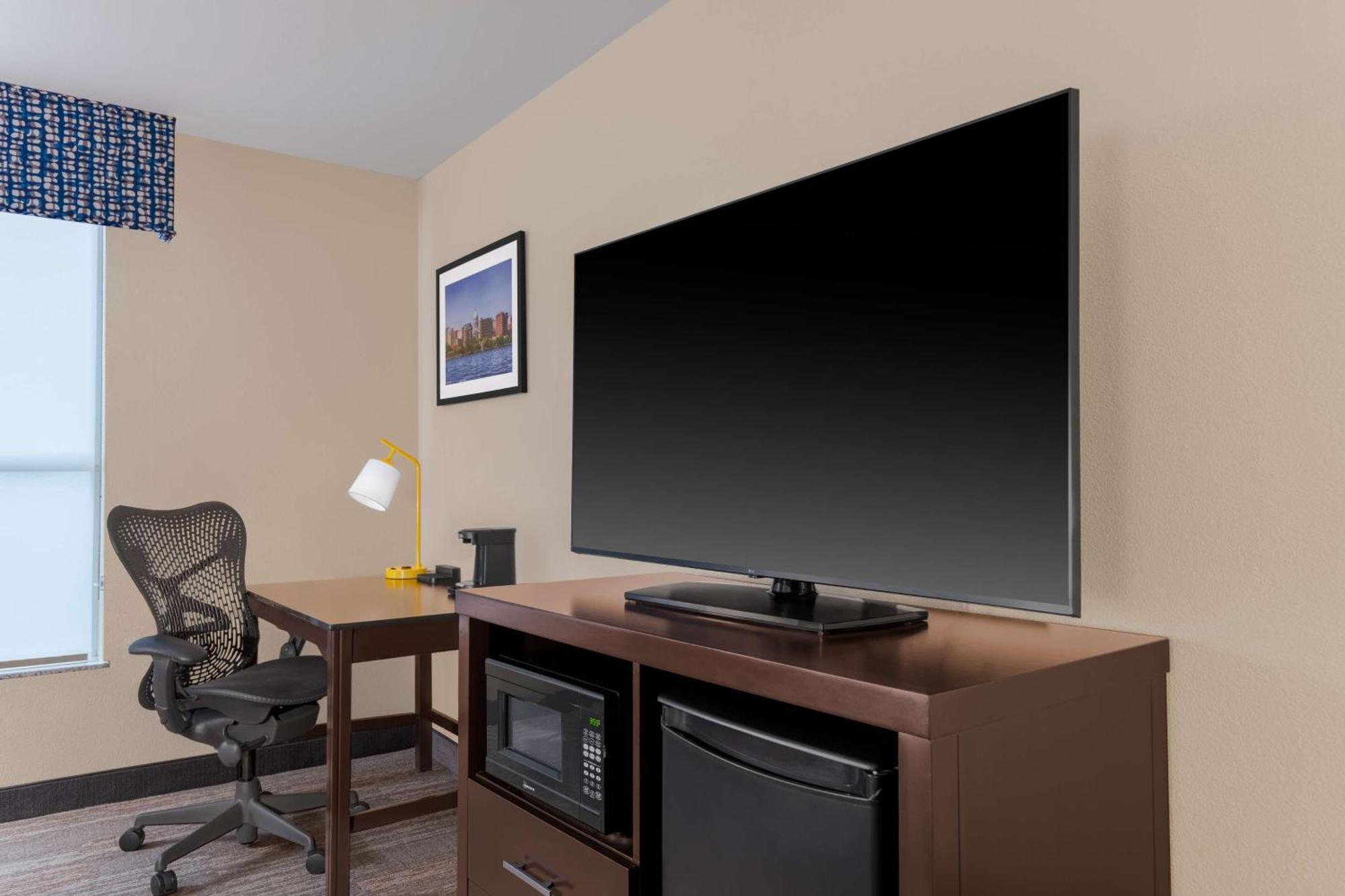 King Room with Accessible Tub - Mobility and Hearing Access/Non-Smoking