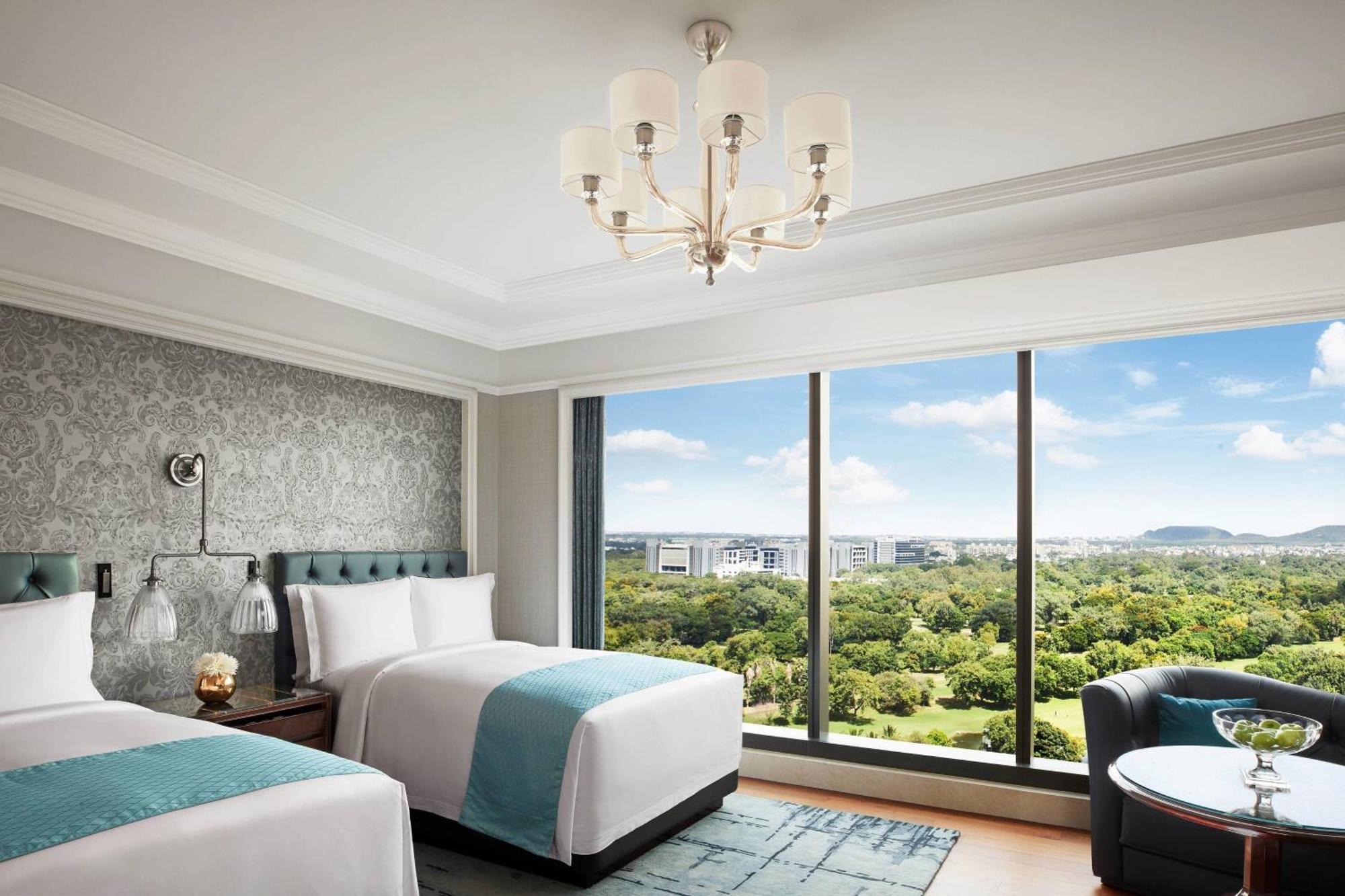 Deluxe Queen Room City View