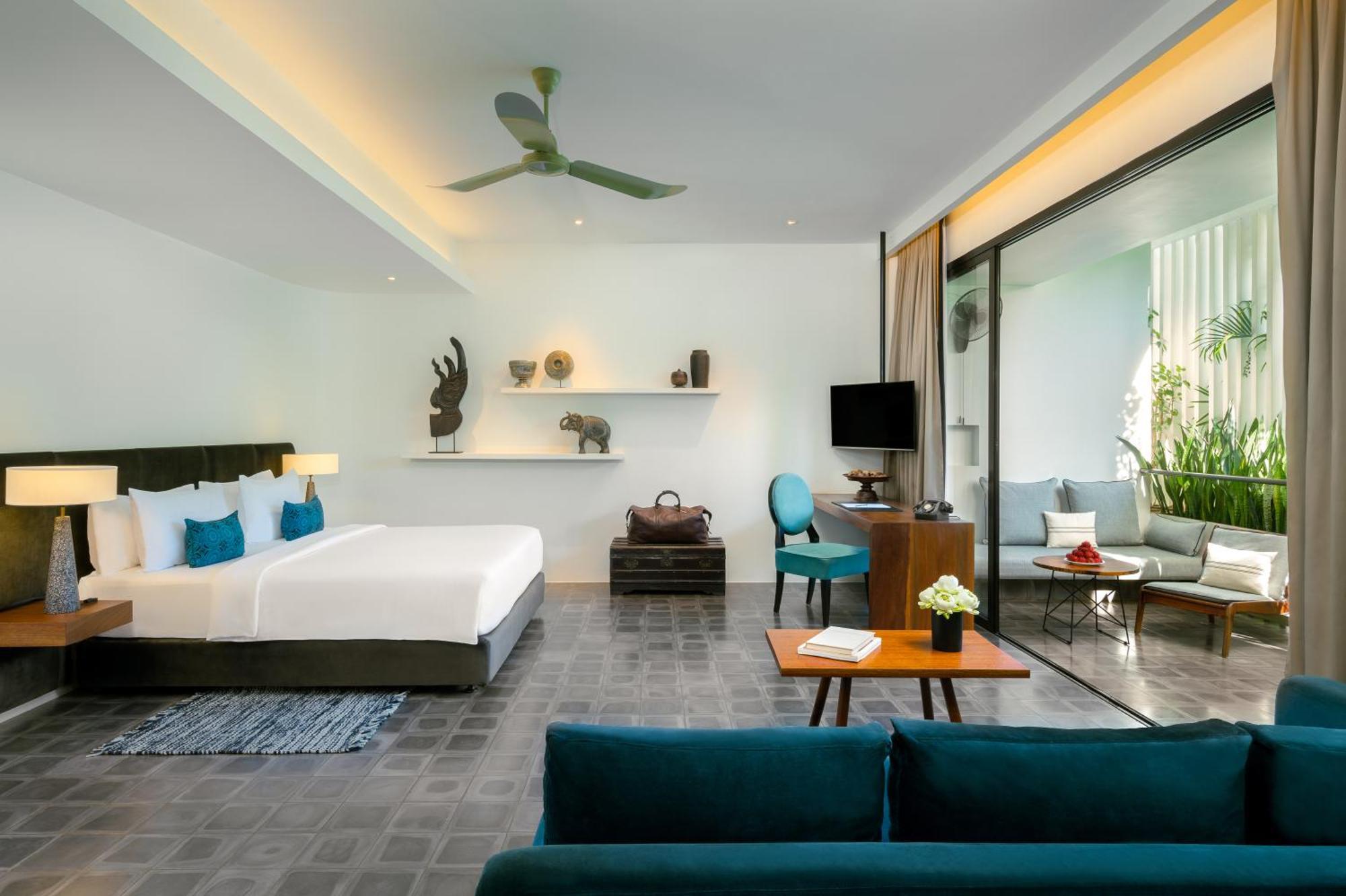 Suite Pool View Minibar 1way Airport Transfer
