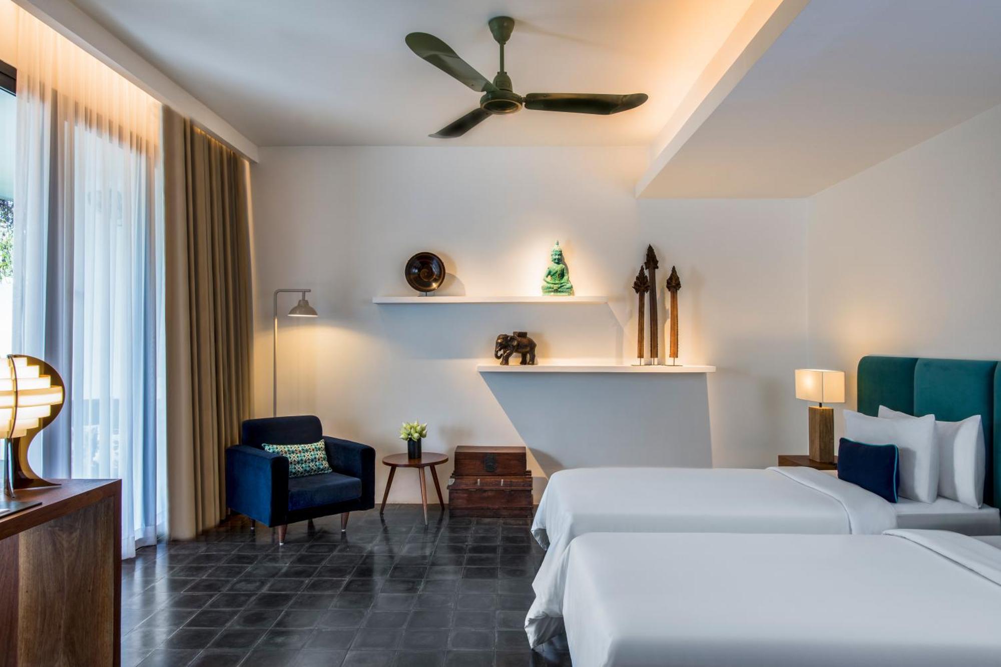 Deluxe Double or Twin Room 1way Airport Transfer