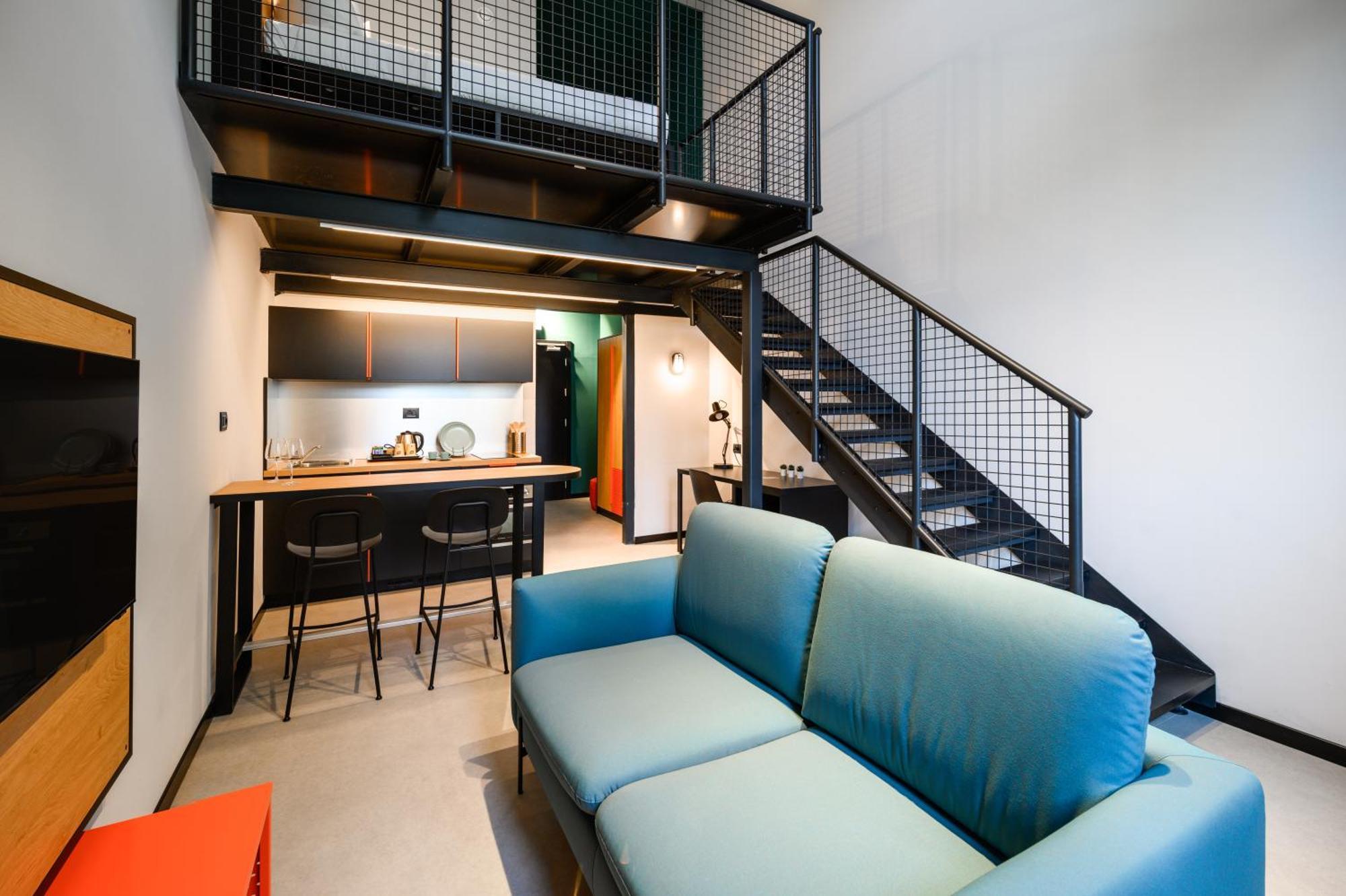 Deluxe One-Bedroom Apartment