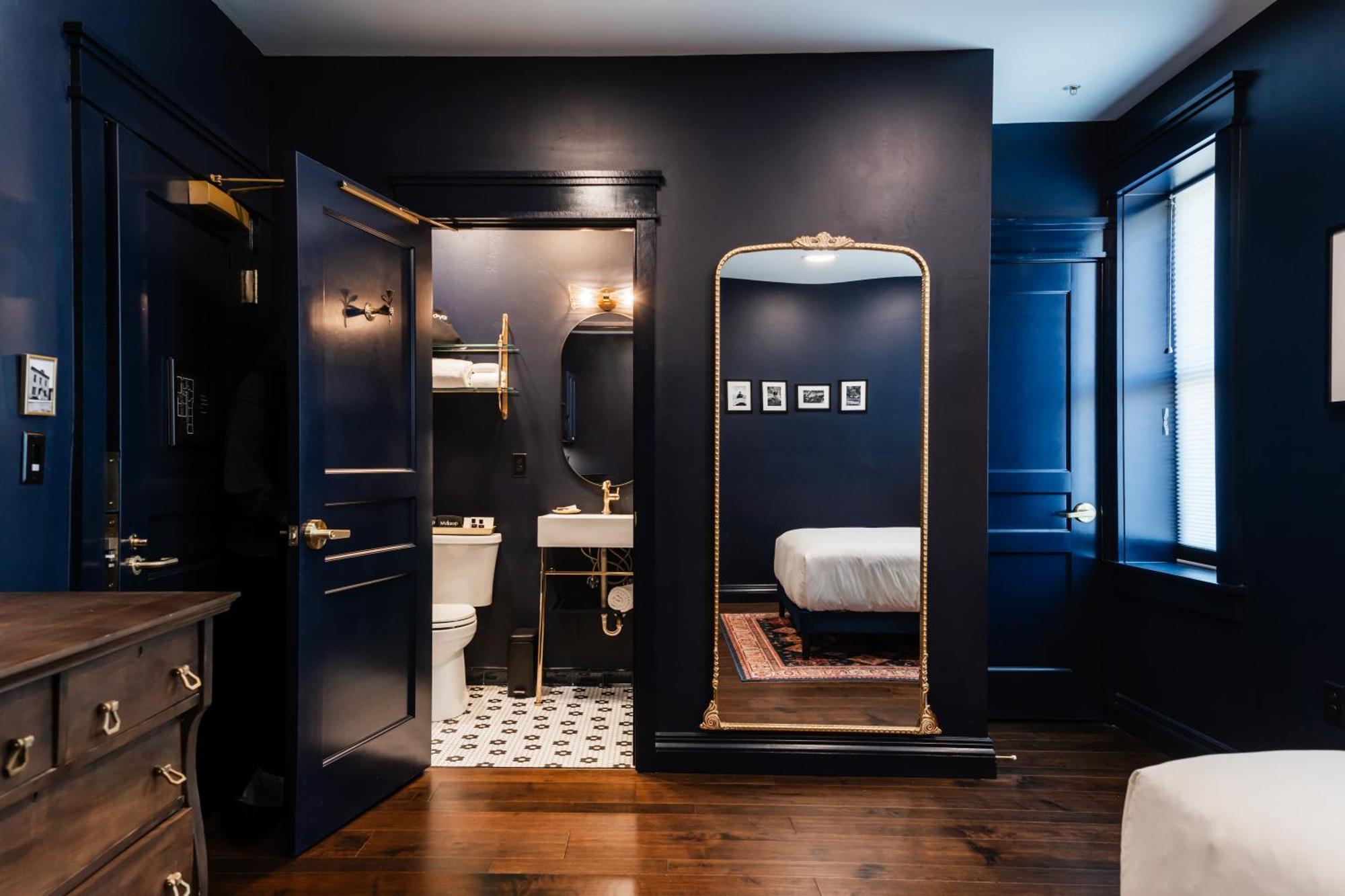 Standard Queen Room