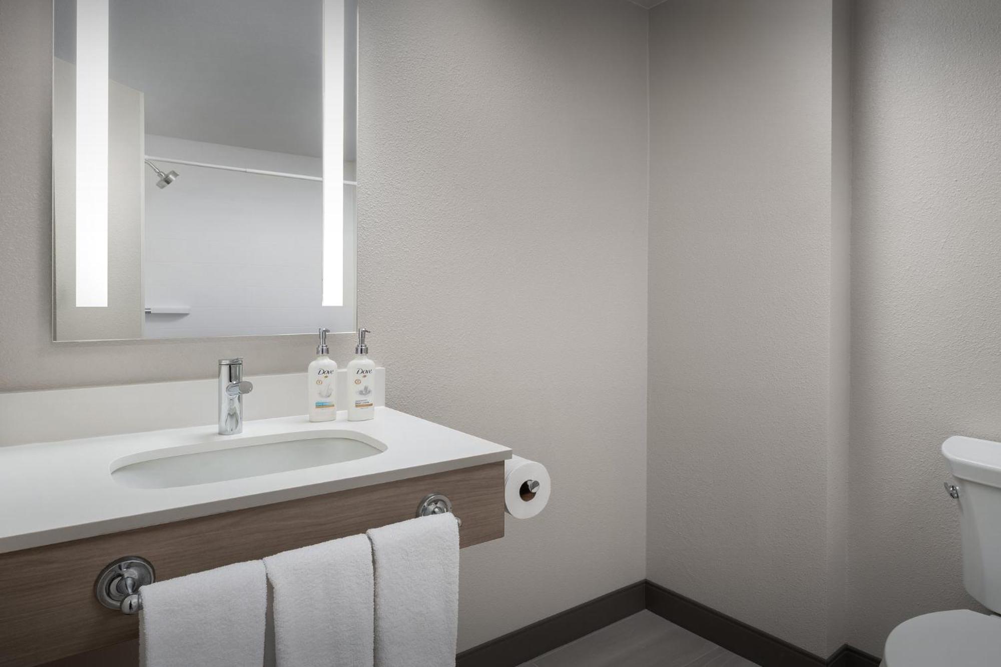 Standard King Room with Mobility Accessible Tub