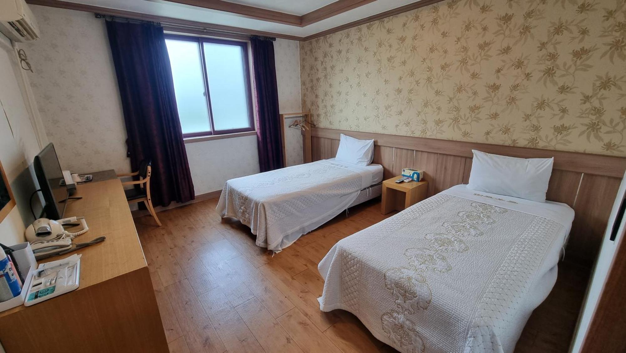 Deluxe Twin Room