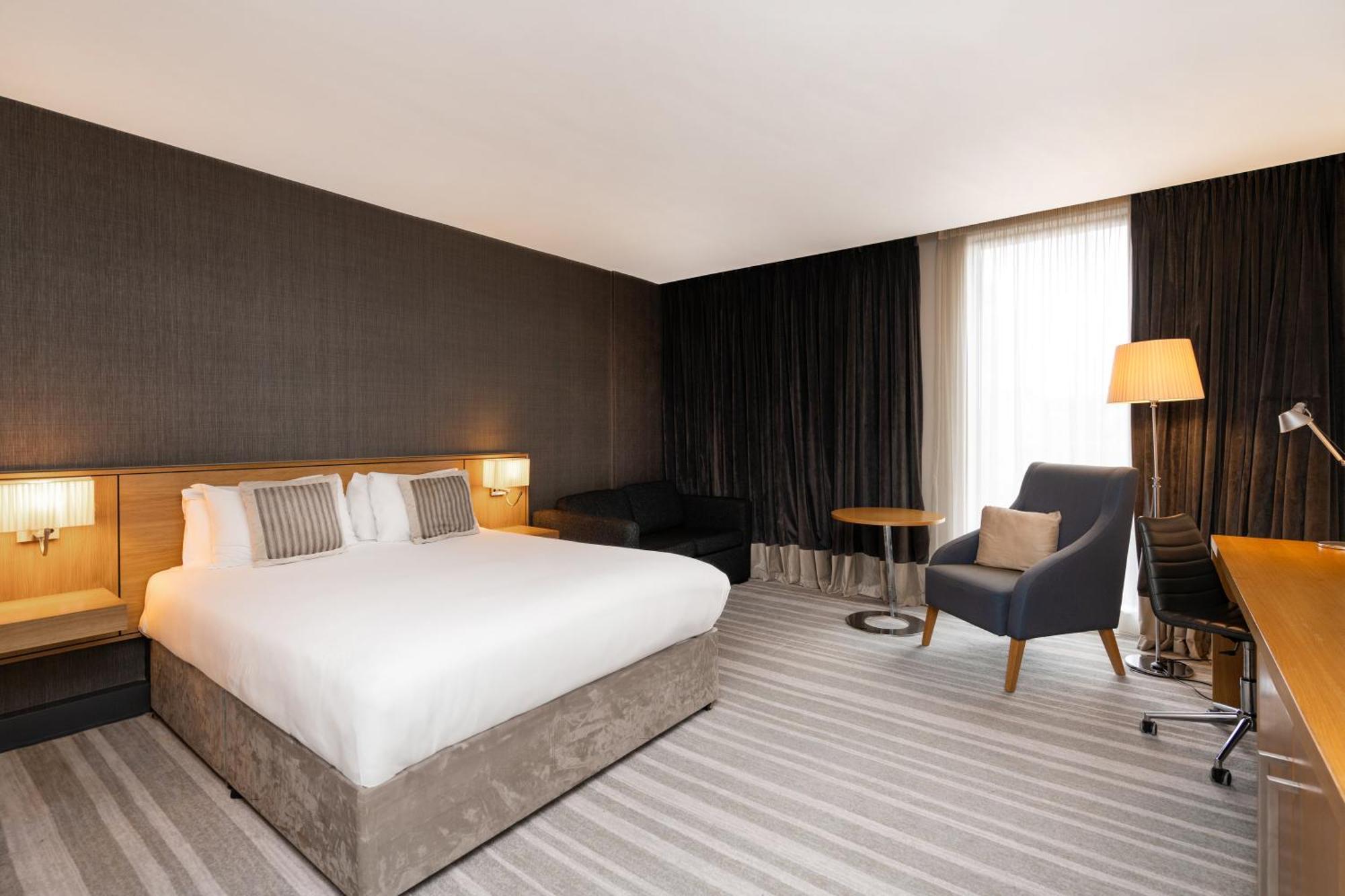 Standard King Room with Sofa Bed,1611133976:JPEG