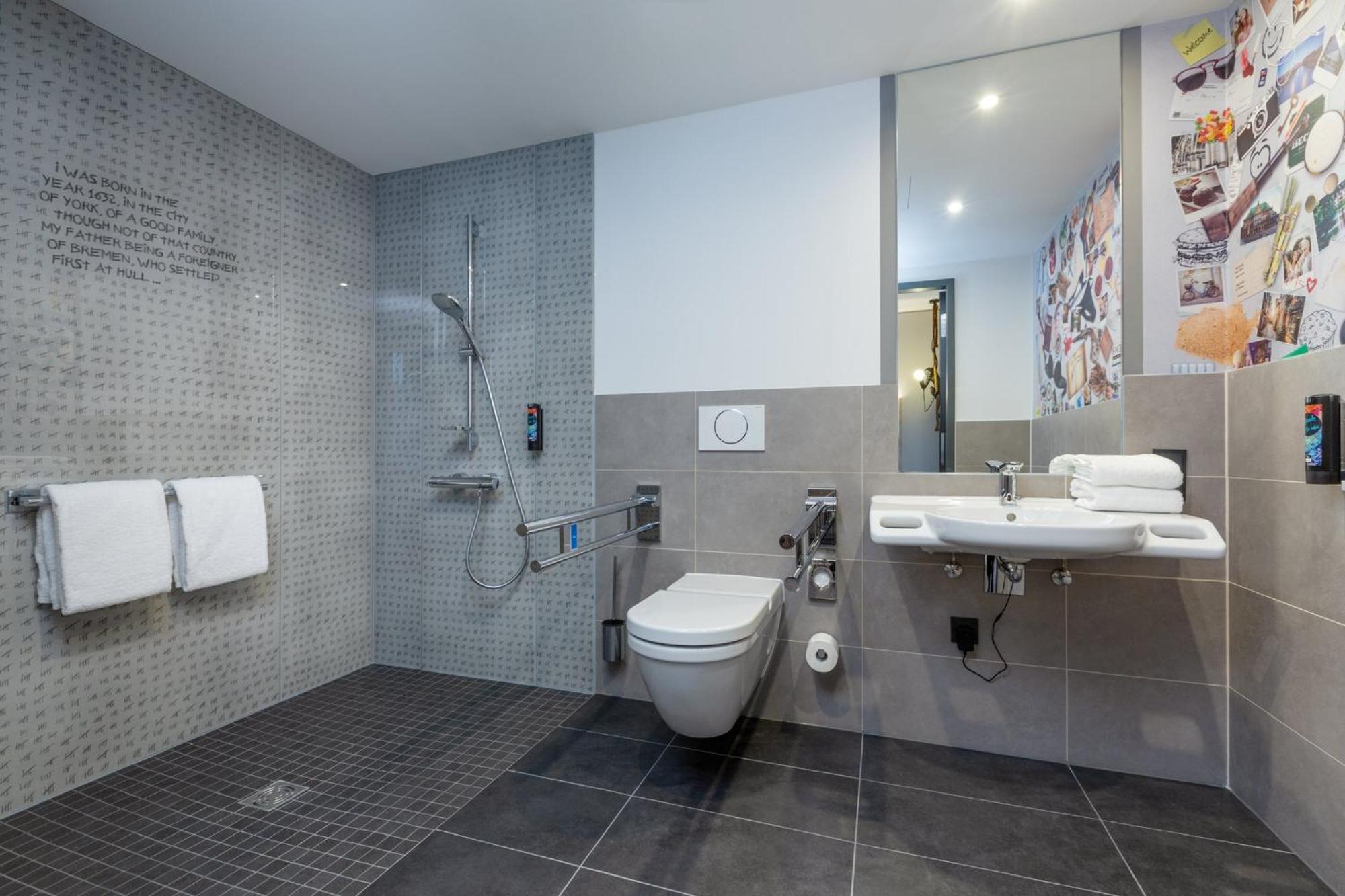 Standard Queen Room Accessible