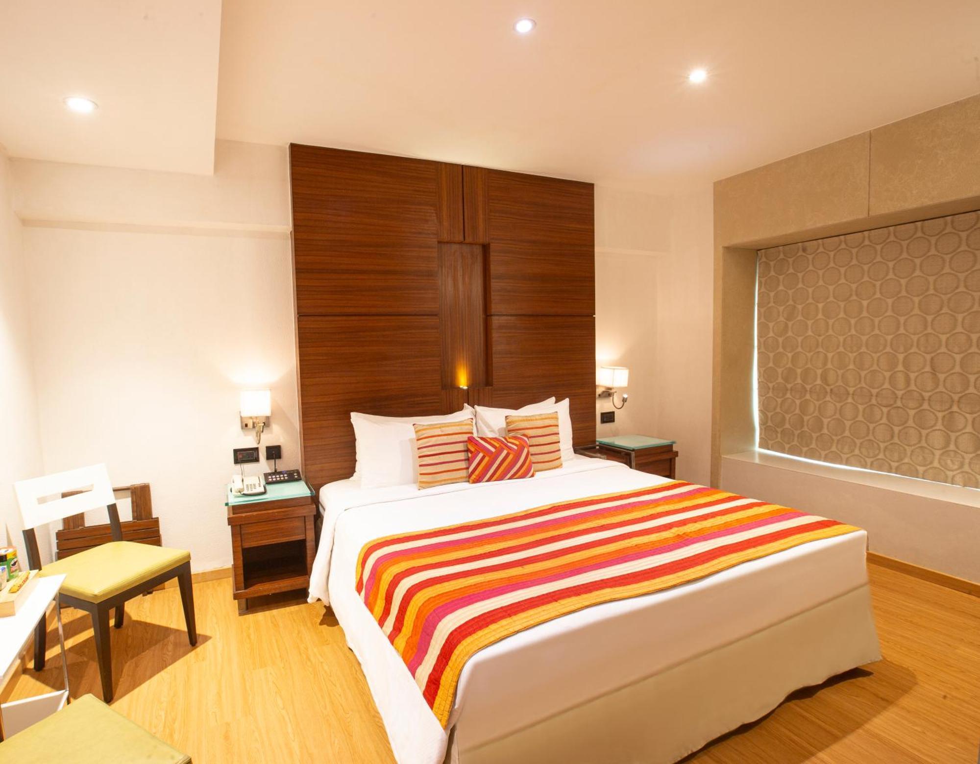 Room 5 hours between 12 pm to 5 pm Same Check Check Out