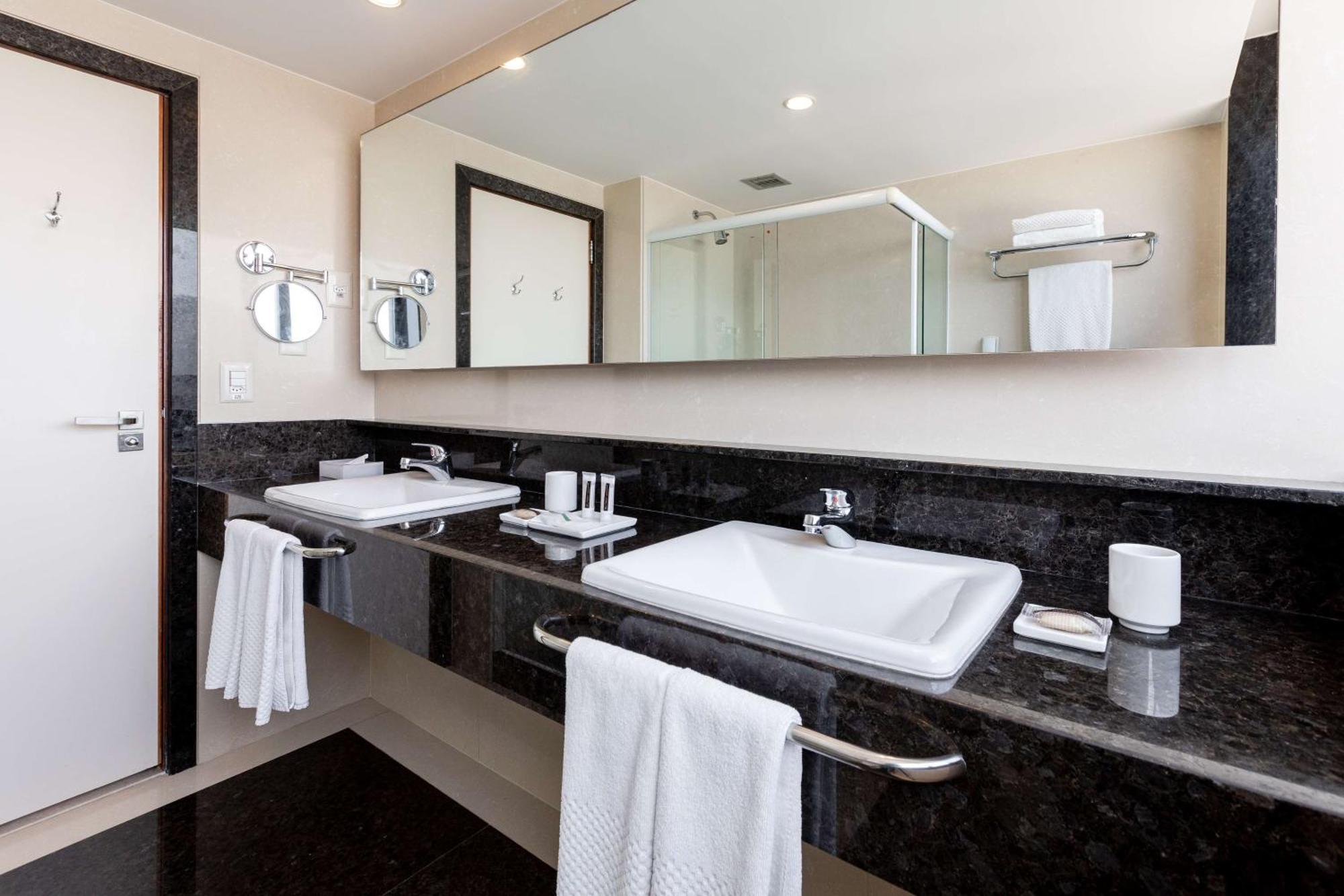 Executive One-Bedroom King Suite Ocean Front