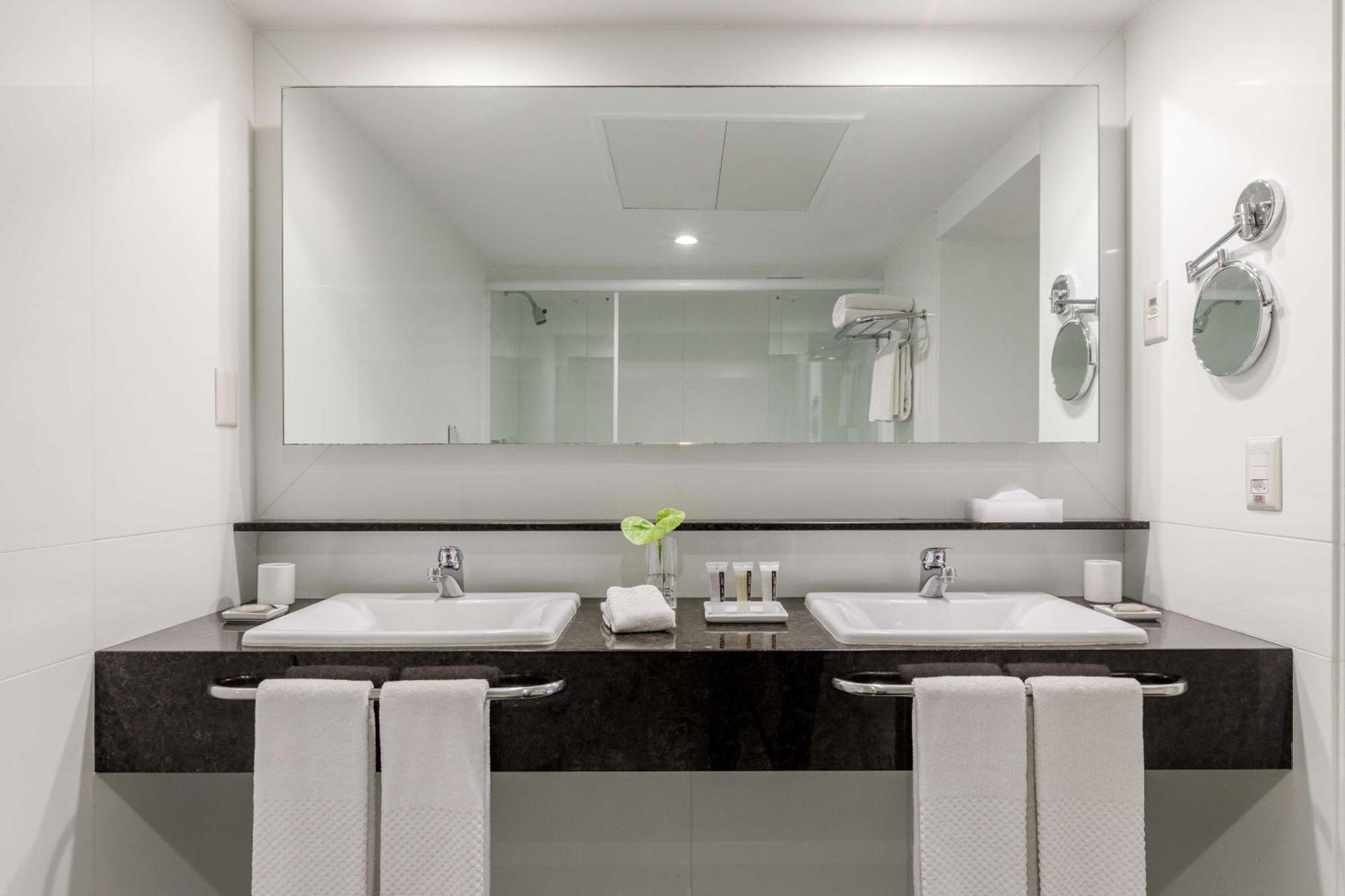 Executive One-Bedroom King Suite Ocean Front