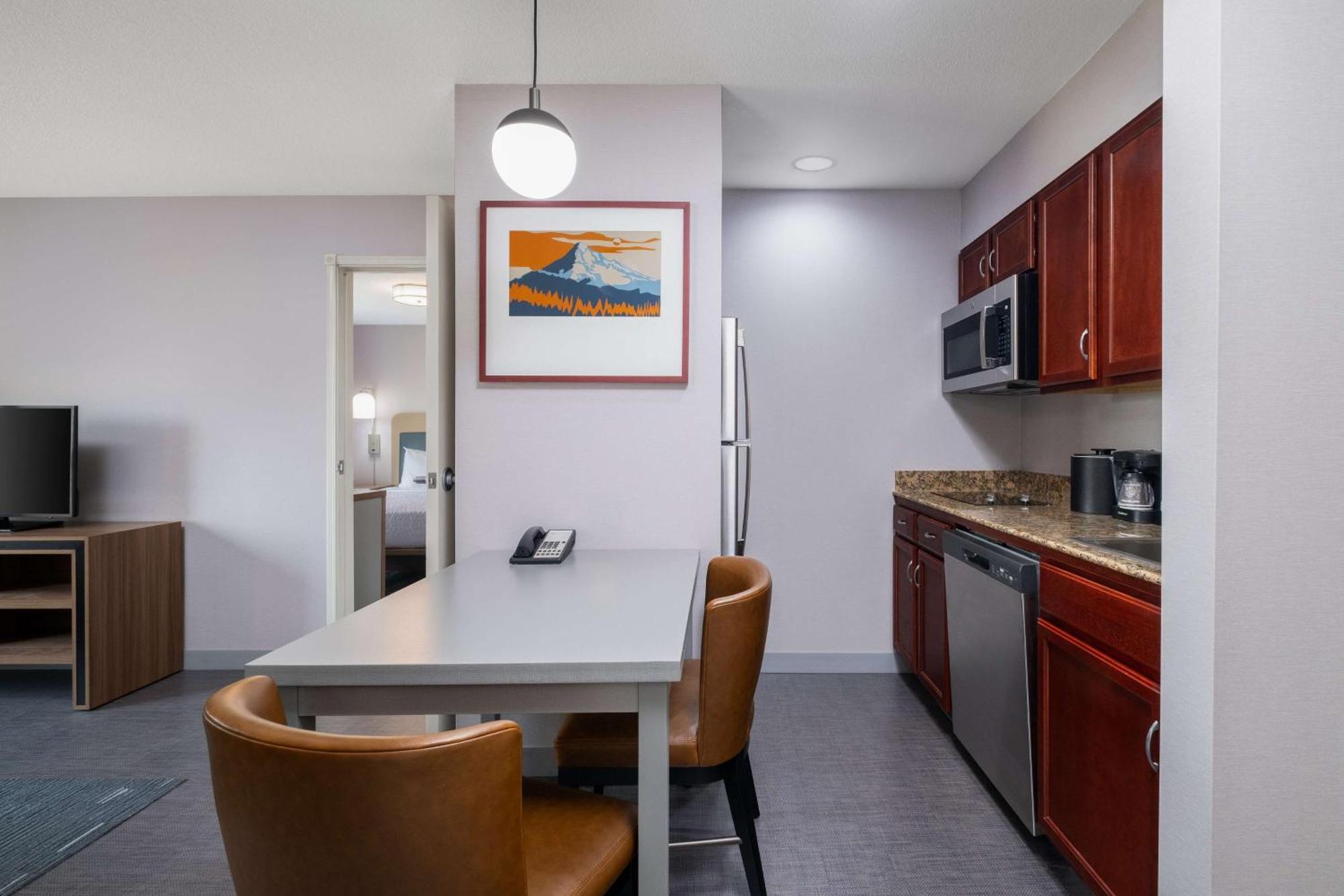 One-Bedroom King Suite Non-Smoking