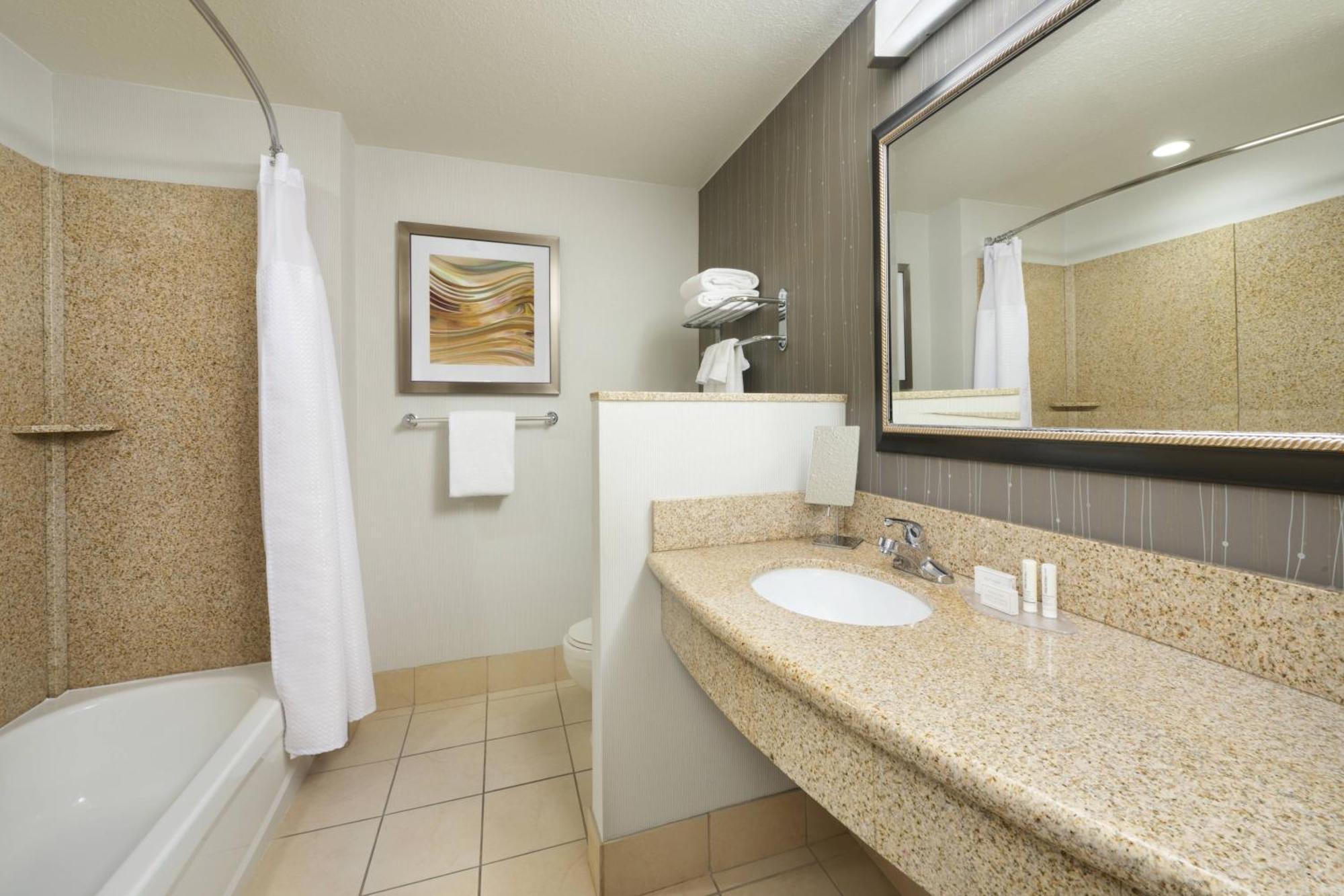 Queen Room Two Queen Beds Mountain View