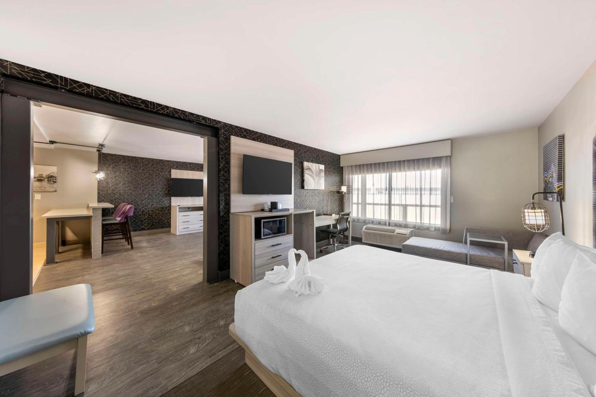King Suite with Sofa Bed - Non-Smoking