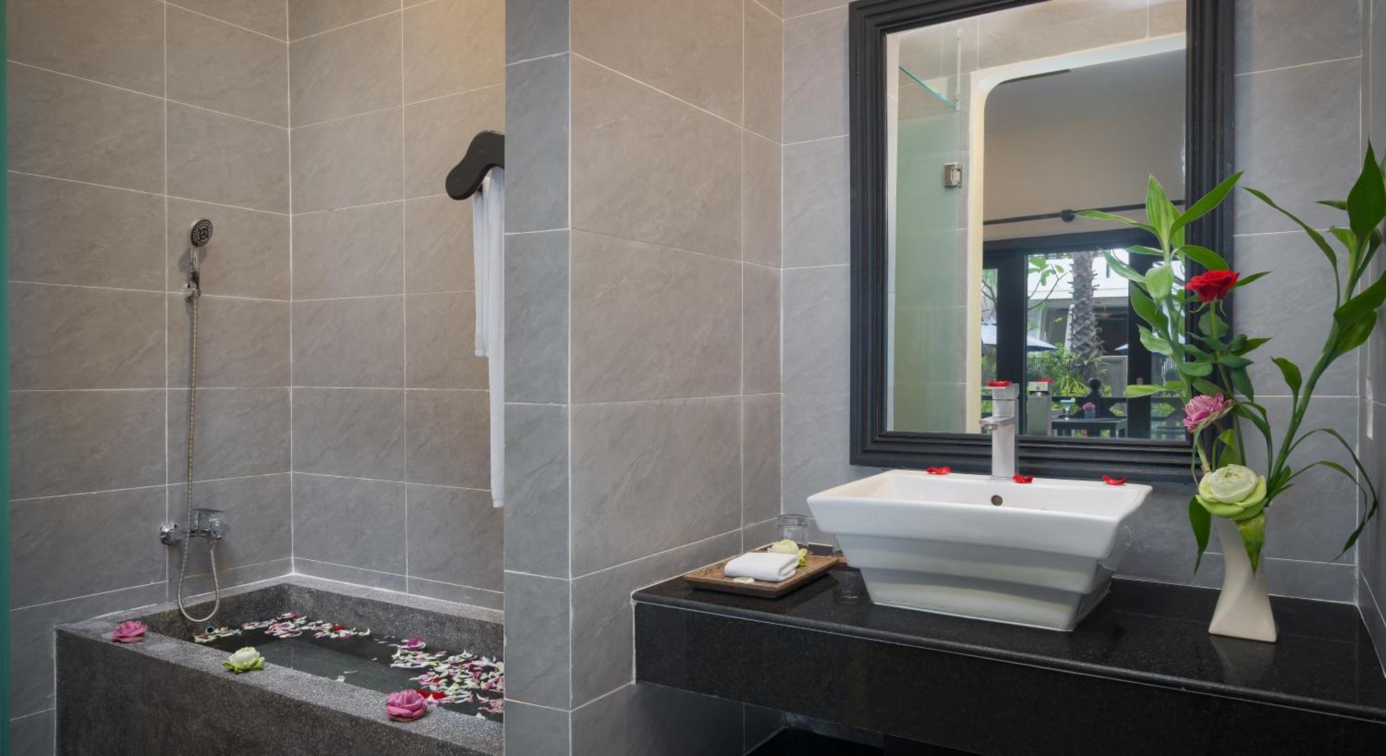 Deluxe Double Room Pool View
