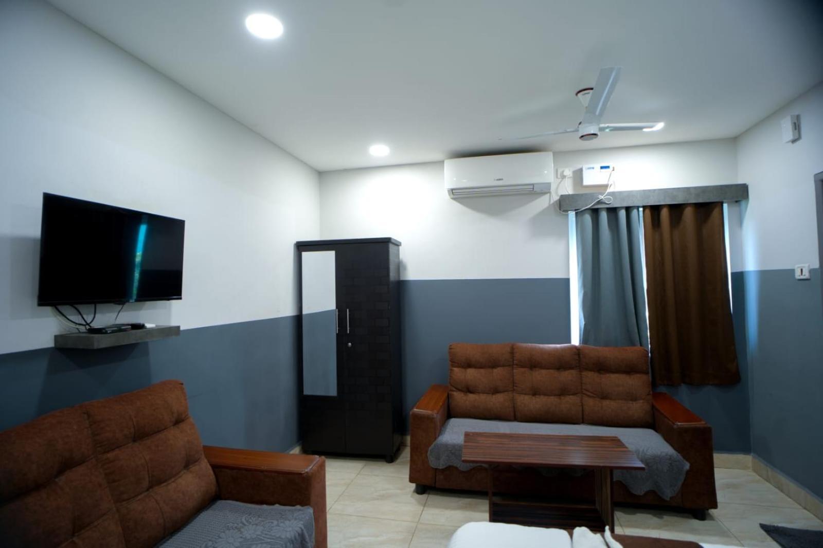 Family Room,1619352741:JPEG