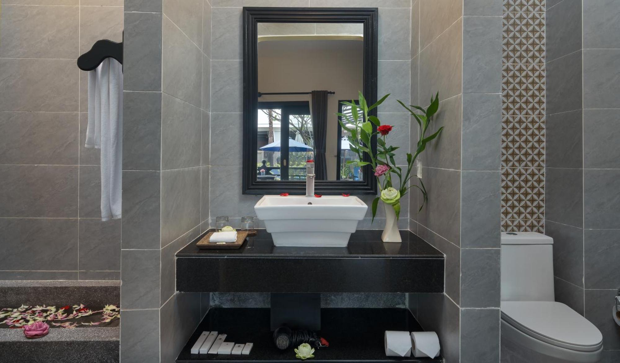 Deluxe Double Room Pool View