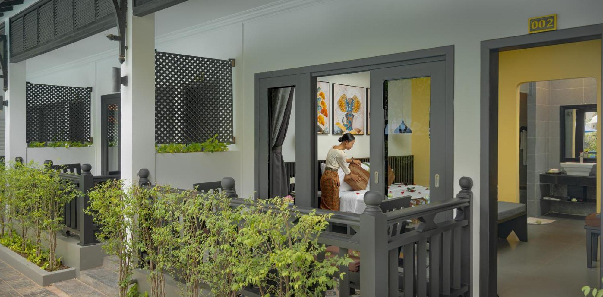 Deluxe Double Room Pool View