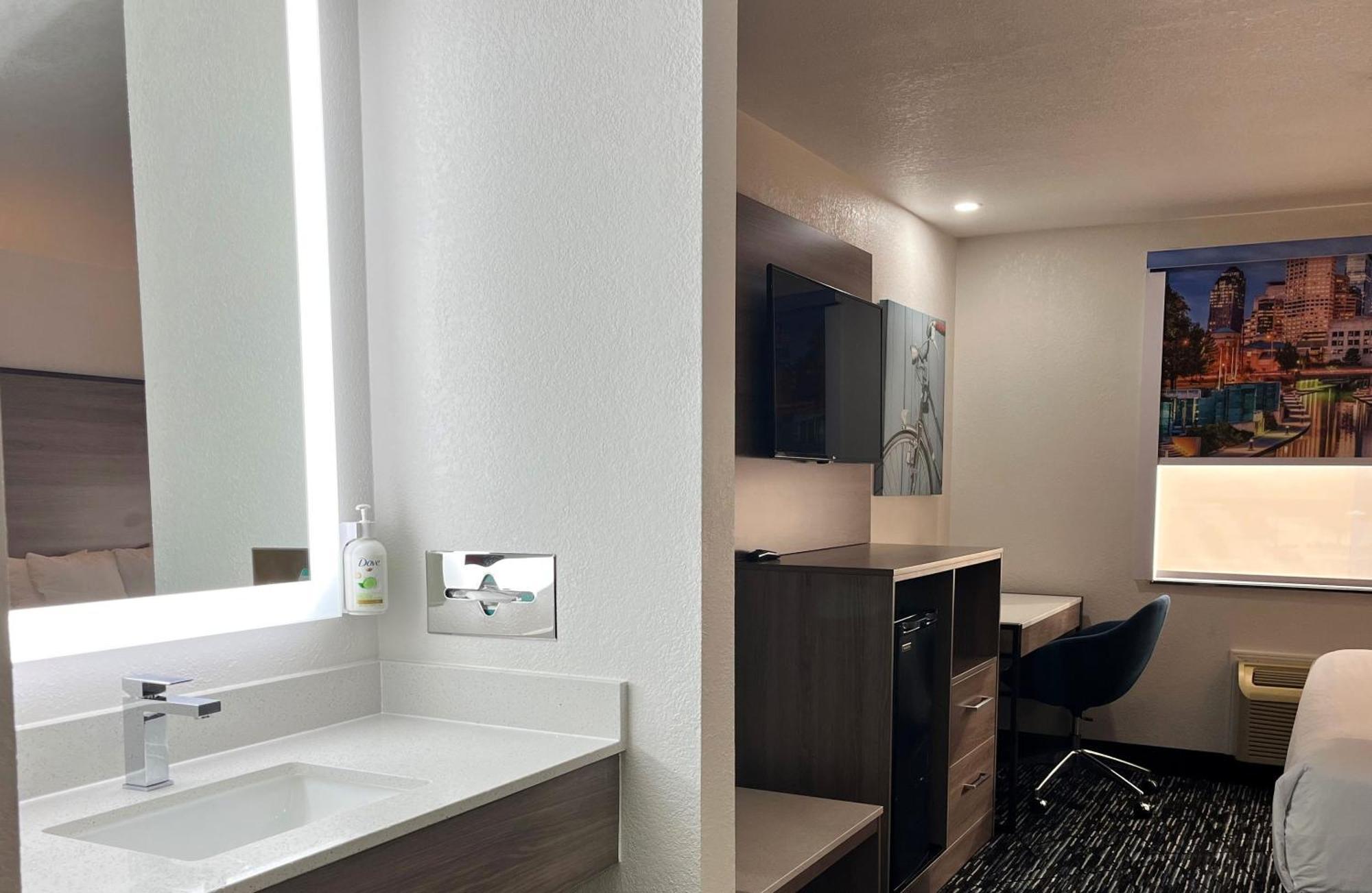 King Room - Disability Access/Non-Smoking