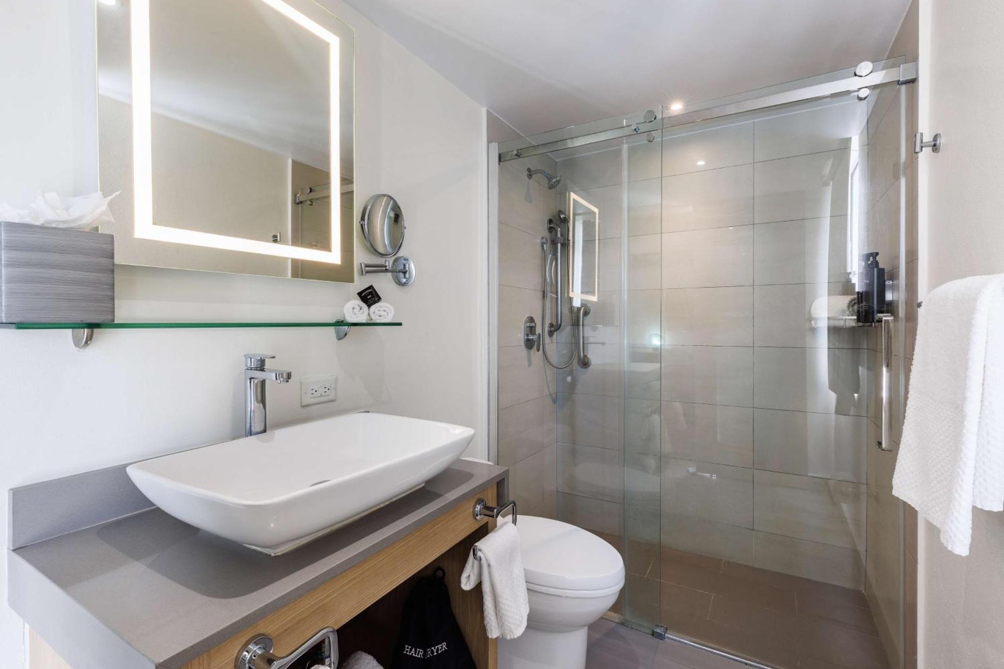 King Room Green Tower