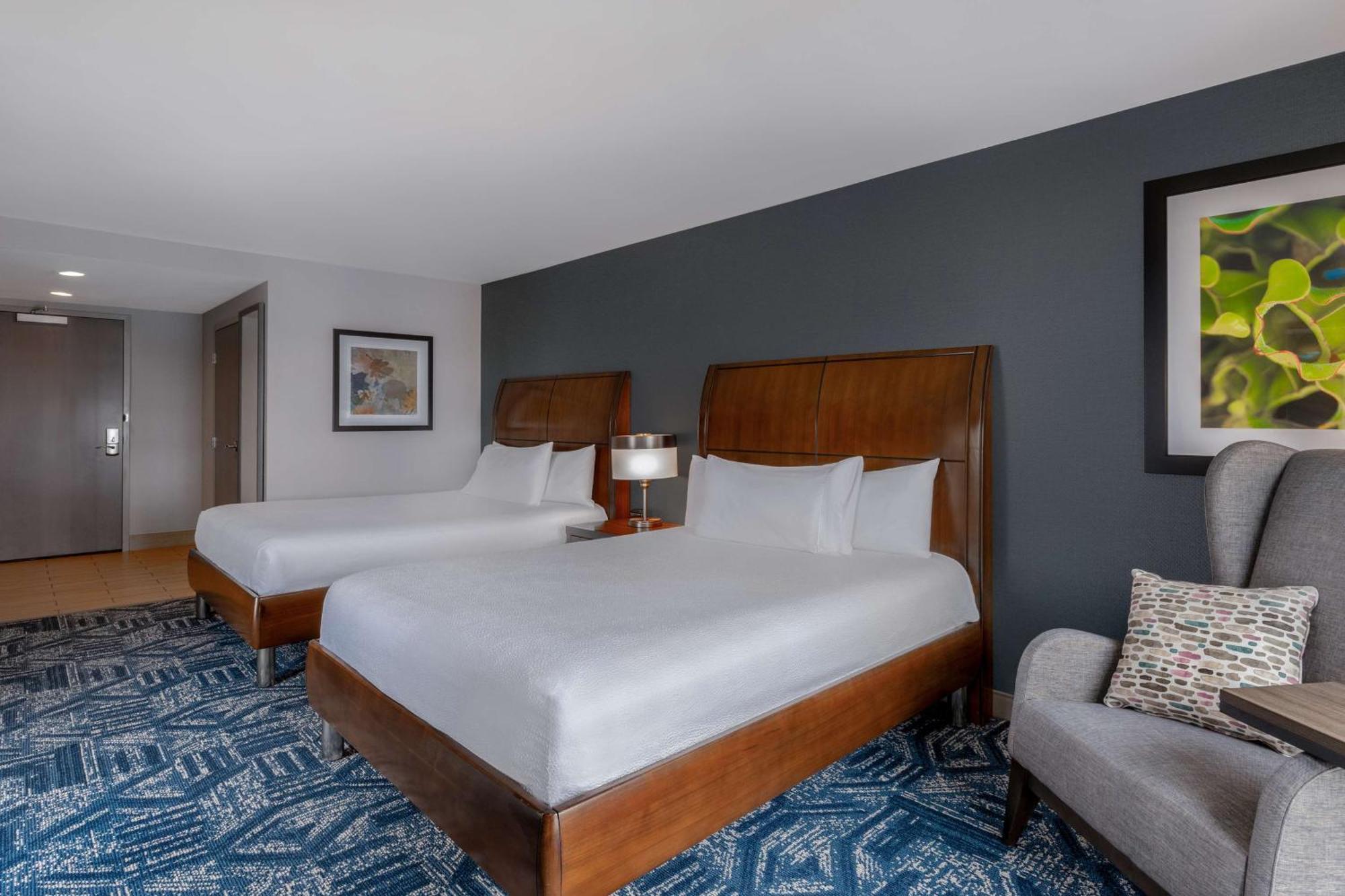 Queen Room Two Queen Beds Hearing Access