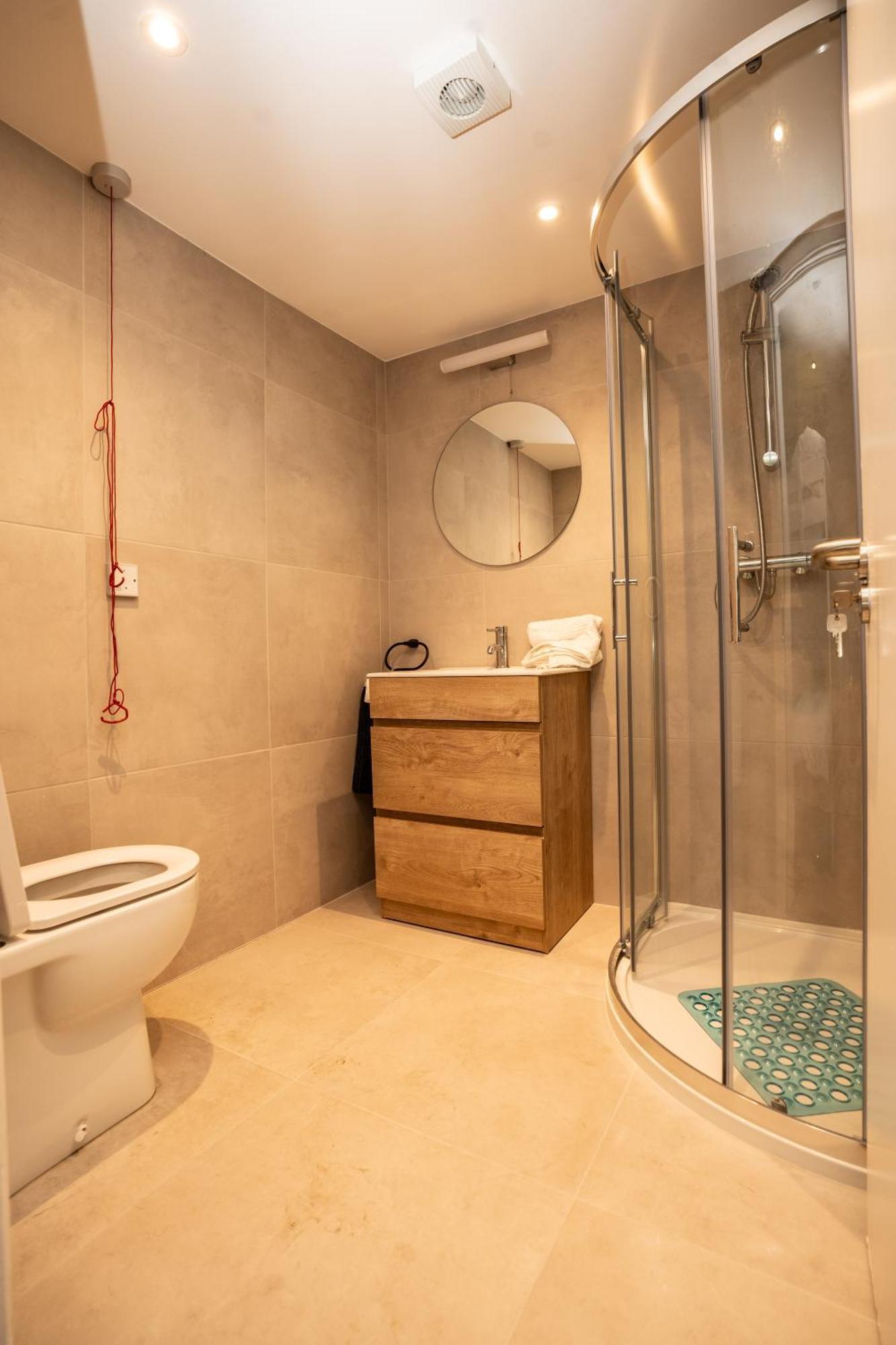 Family Room Private Bathroom
