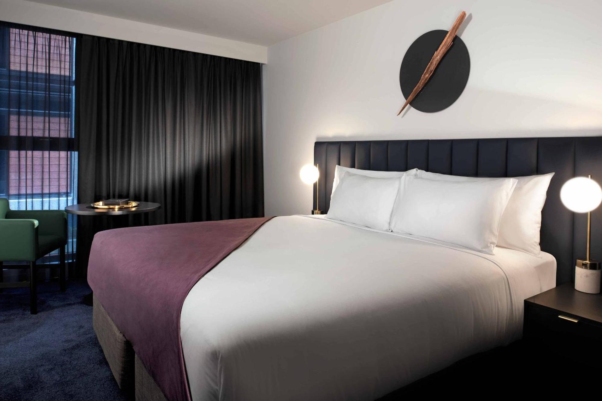 Midnight Petite, Smaller Guest room, 1 Queen